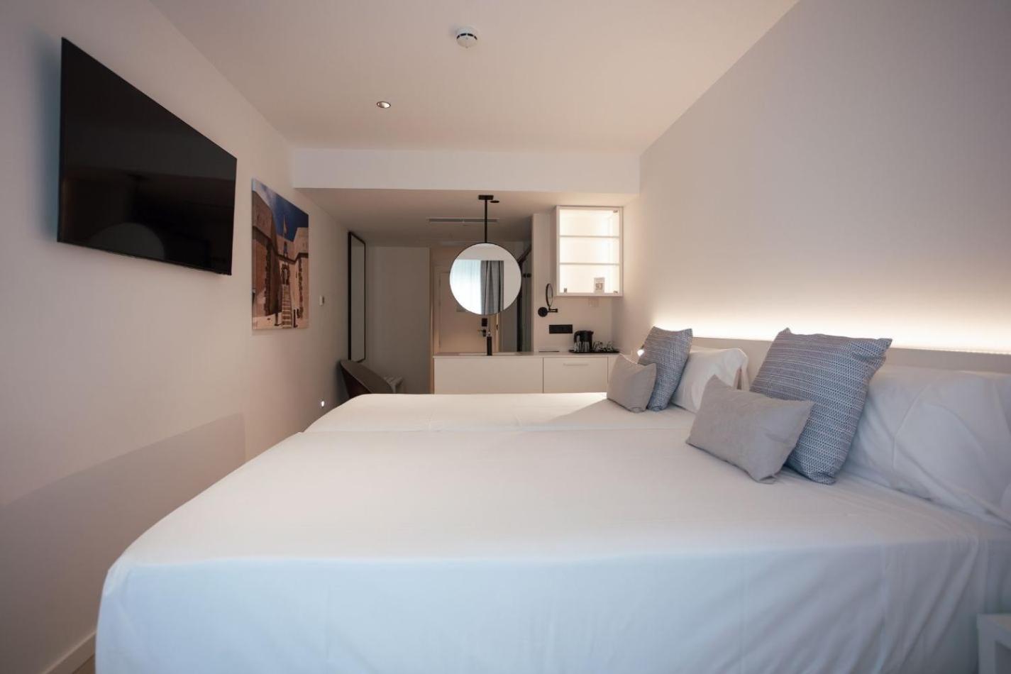 Quadruple Room with Sea View Quadruple Room with Sea View