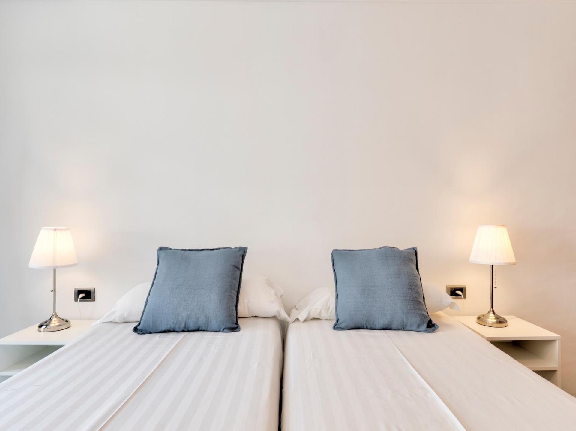 One-Bedroom Deluxe Apartment