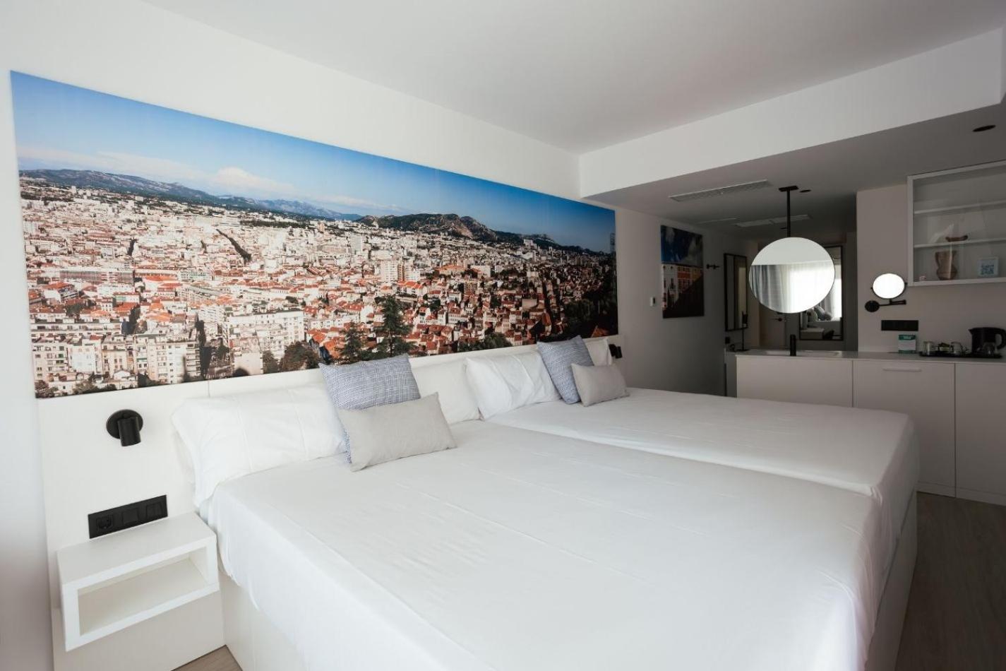 Quadruple Room with Terrace