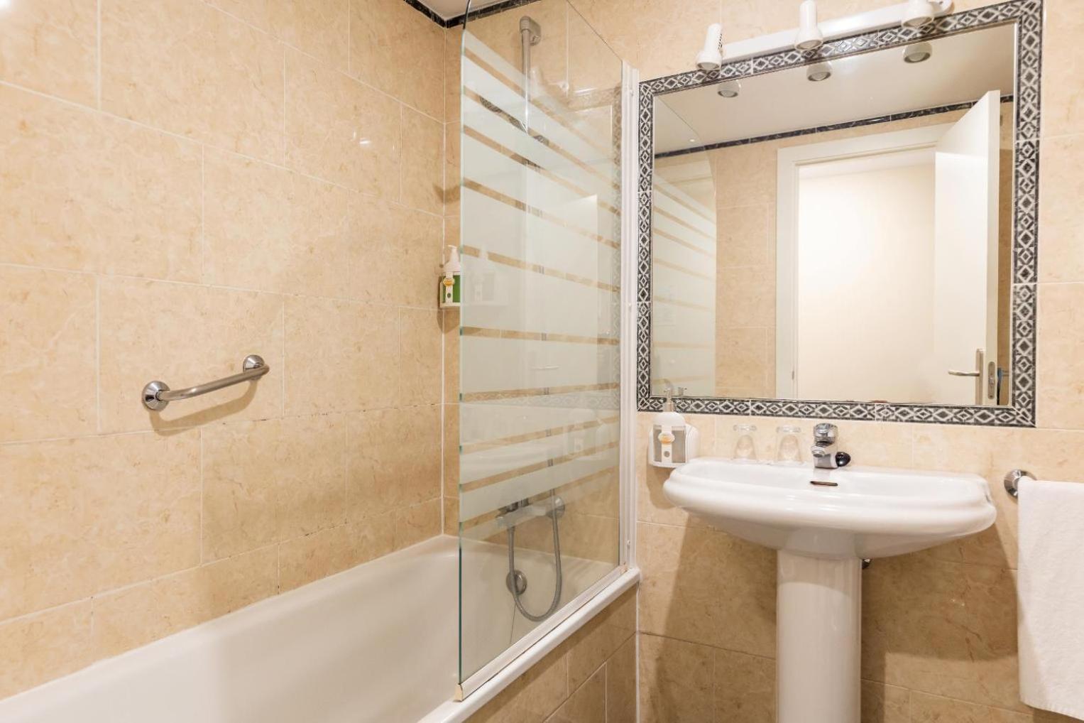 Double Room - Photo 1