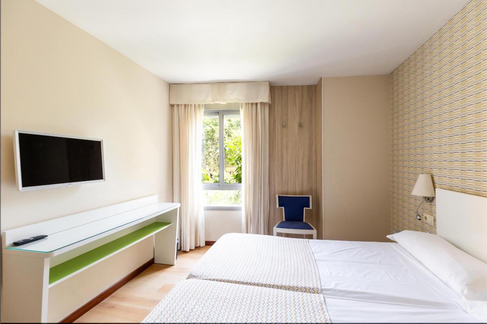 Double Room - Photo 7