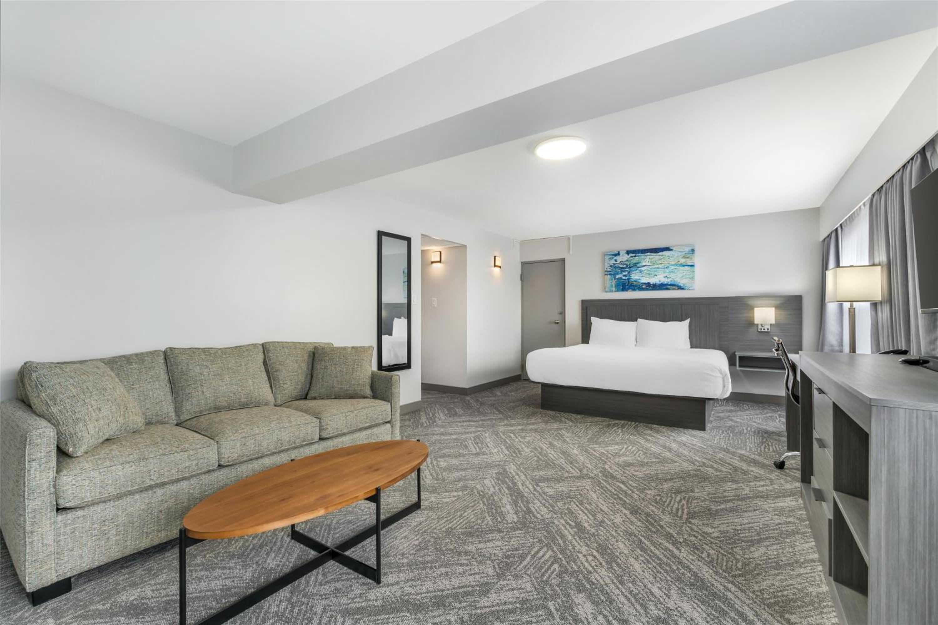 Larger King Room with Sofa Bed and Full Kitchen - Non-Smoking - Photo 1
