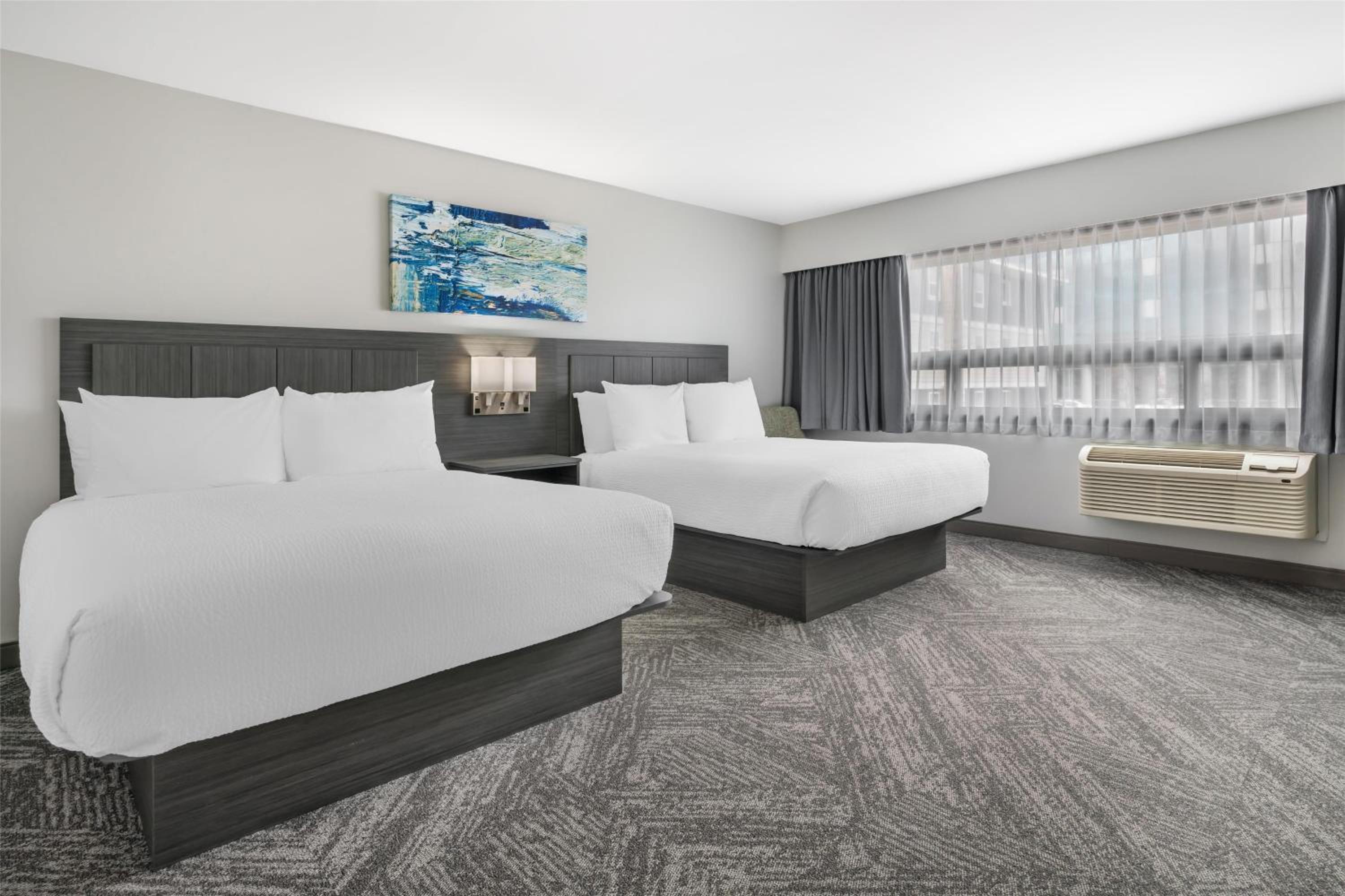 Queen Room with Two Queen Beds and Bath Tub - Disability Access - Photo 1