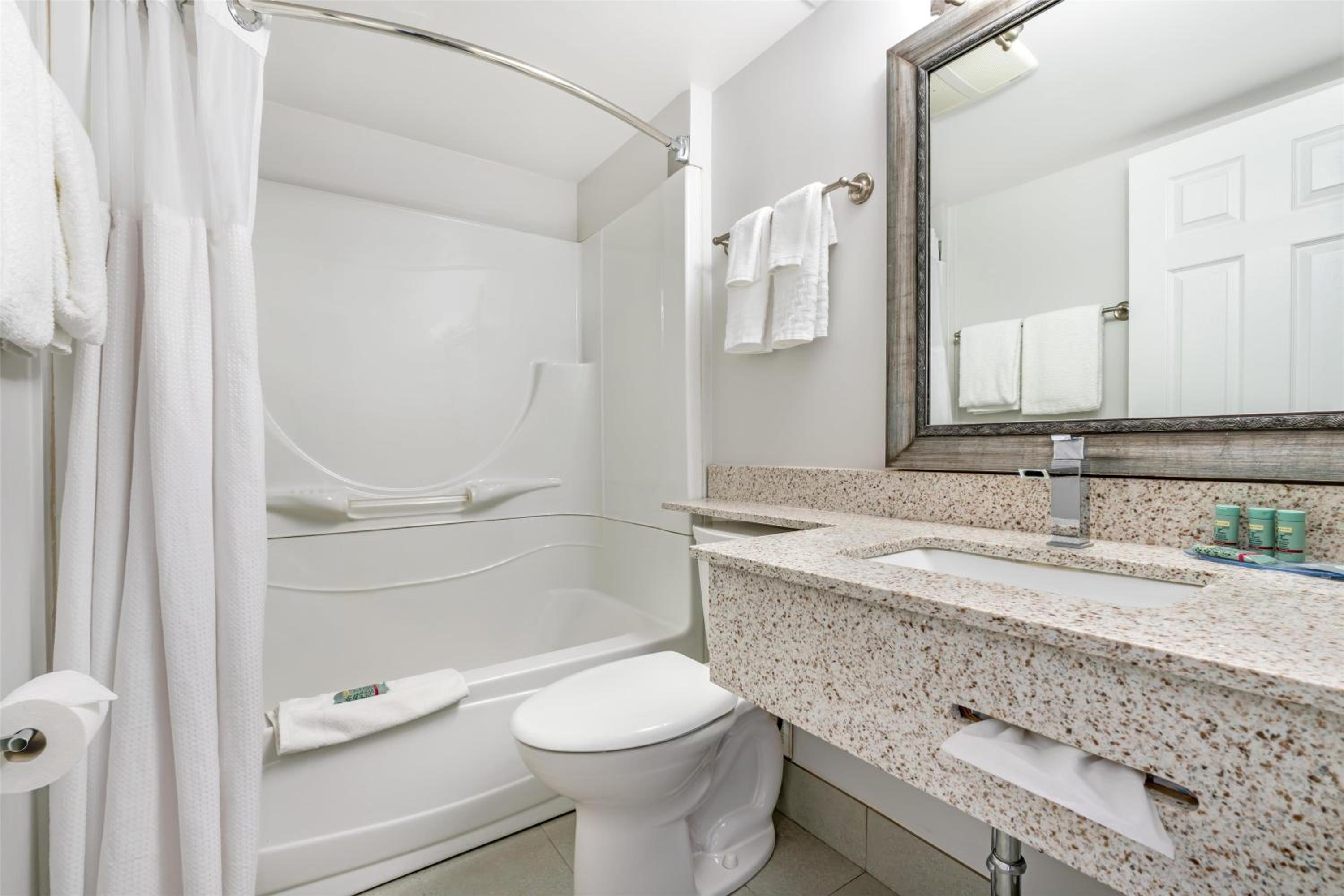 King Room with Kitchenette - Non-Smoking - Photo 4