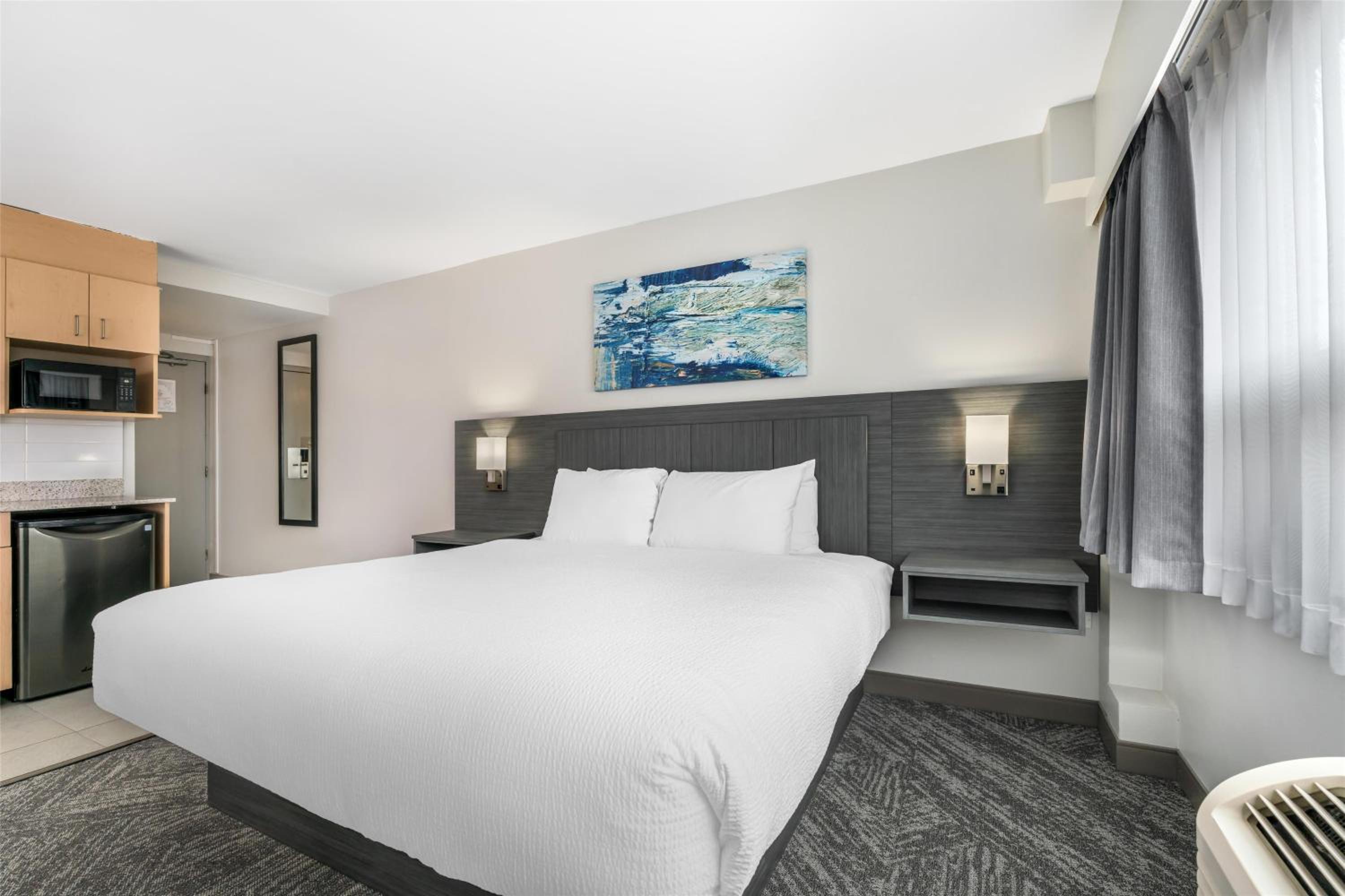 King Room with Kitchenette - Non-Smoking - Photo 3
