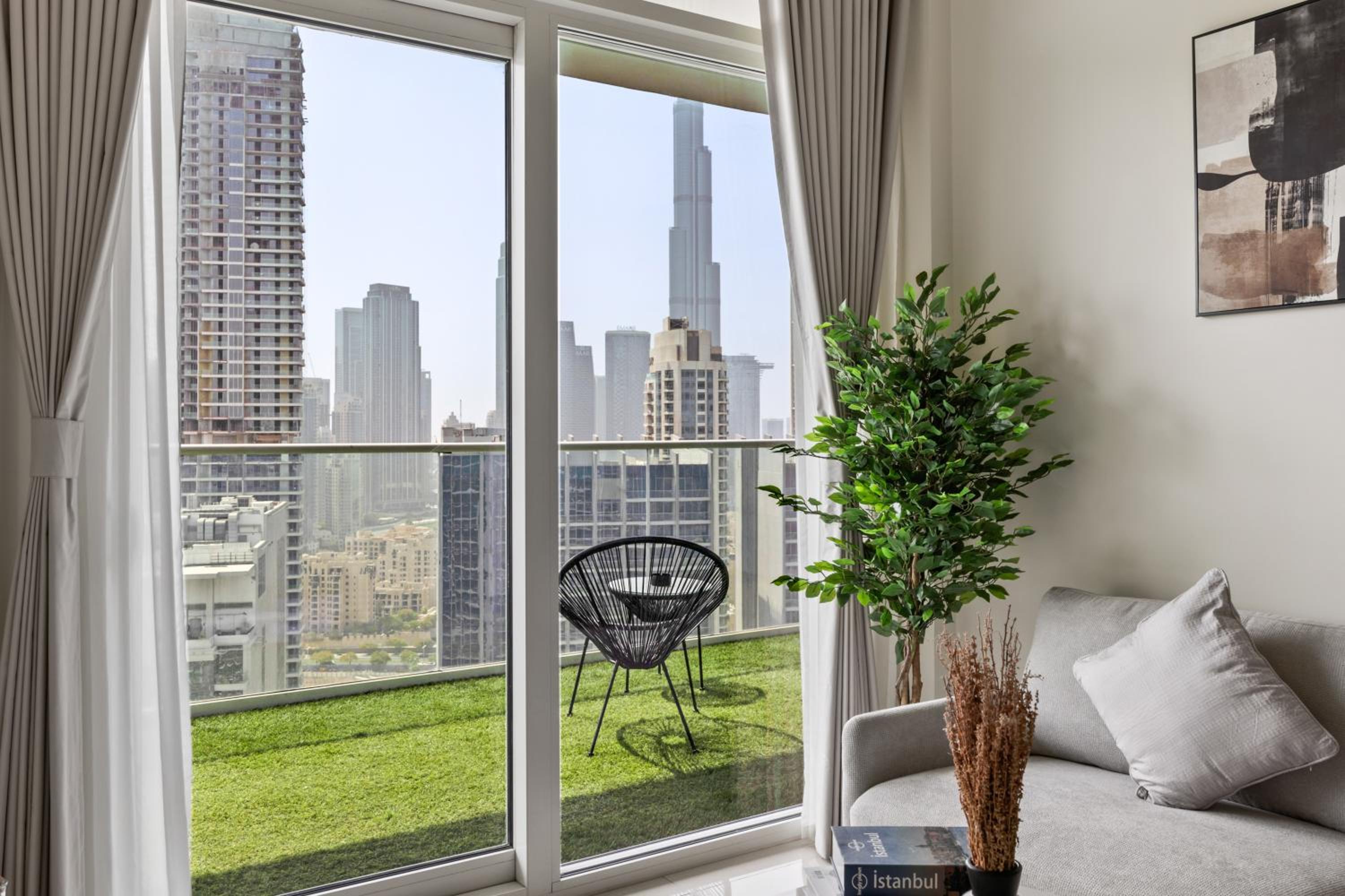 Two-Bedroom Apartment with City View photo 2
