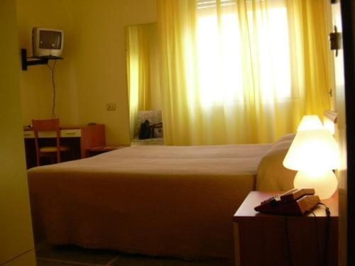 Double or Twin Room - Photo 3