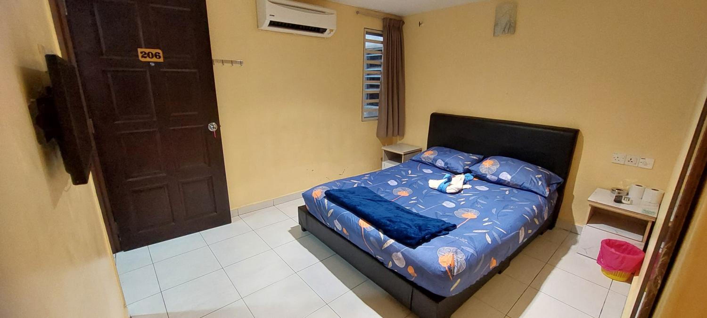 Standard Queen Room