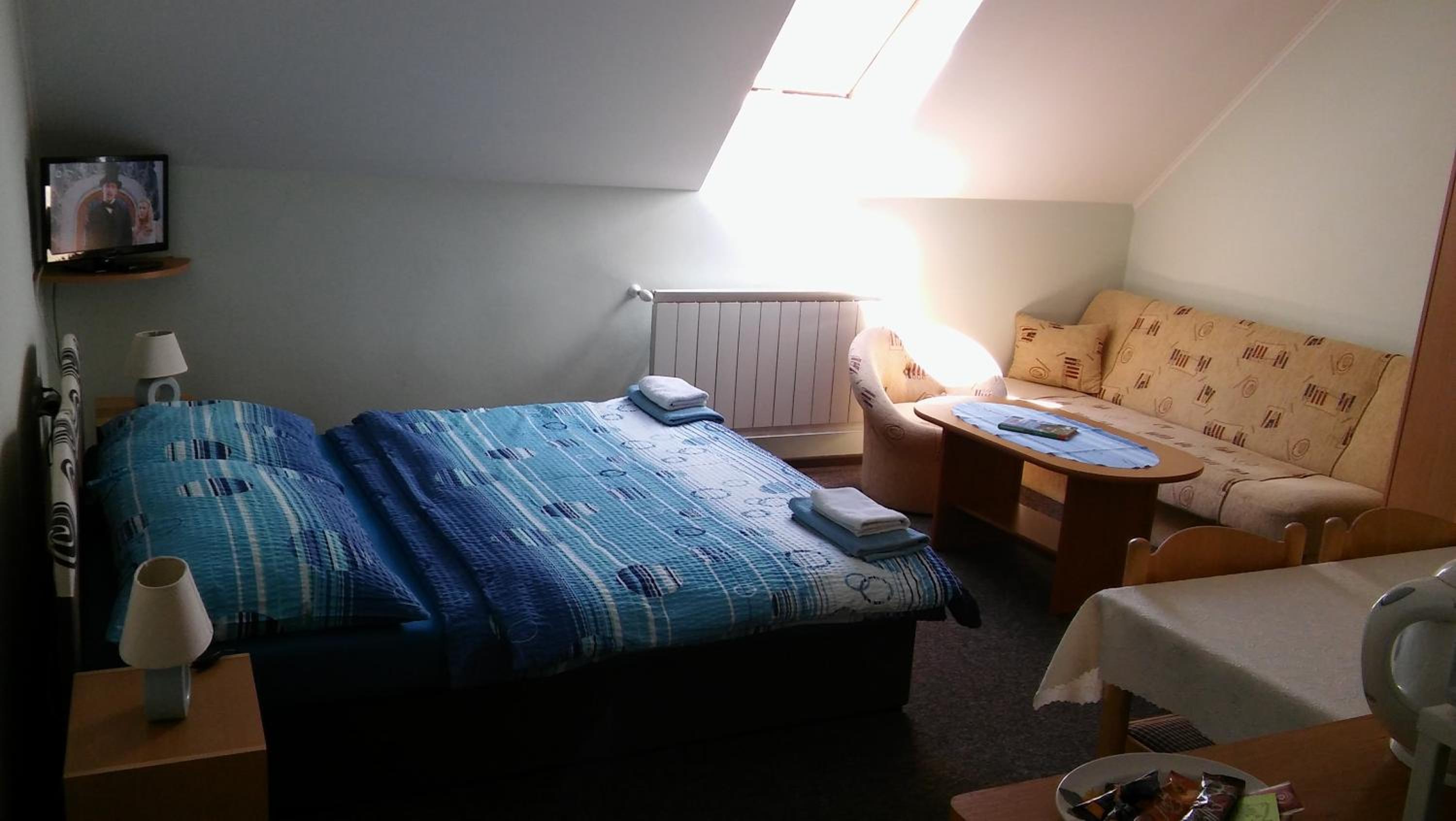 Deluxe Double Room with Extra Bed - Photo 2