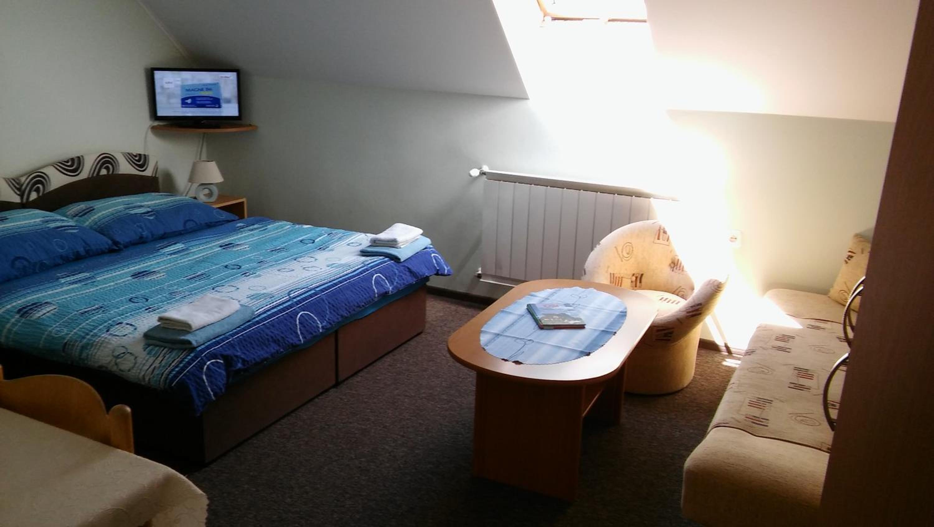 Deluxe Double Room with Extra Bed - Photo 3