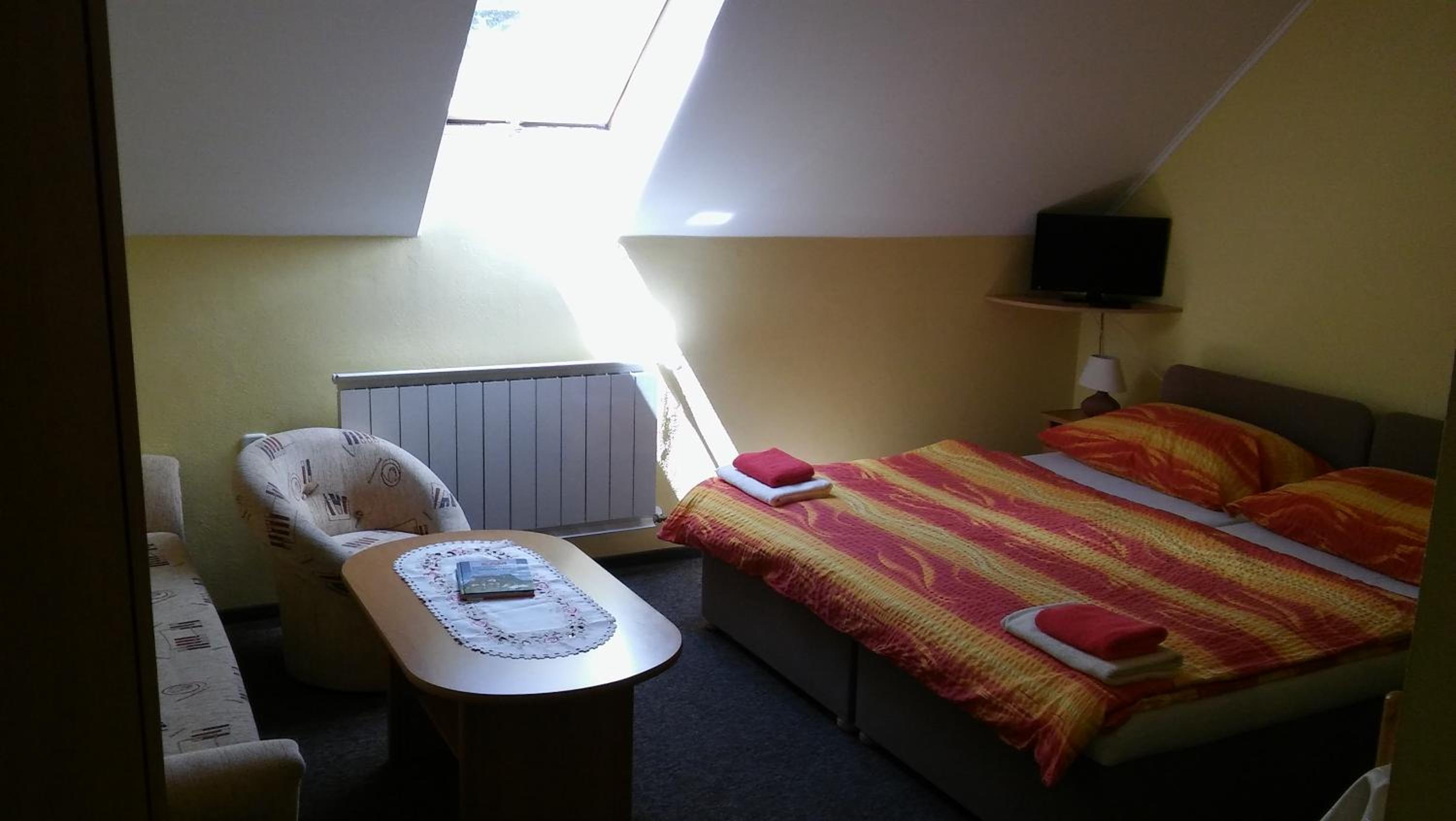 Double or Twin Room - Photo 4