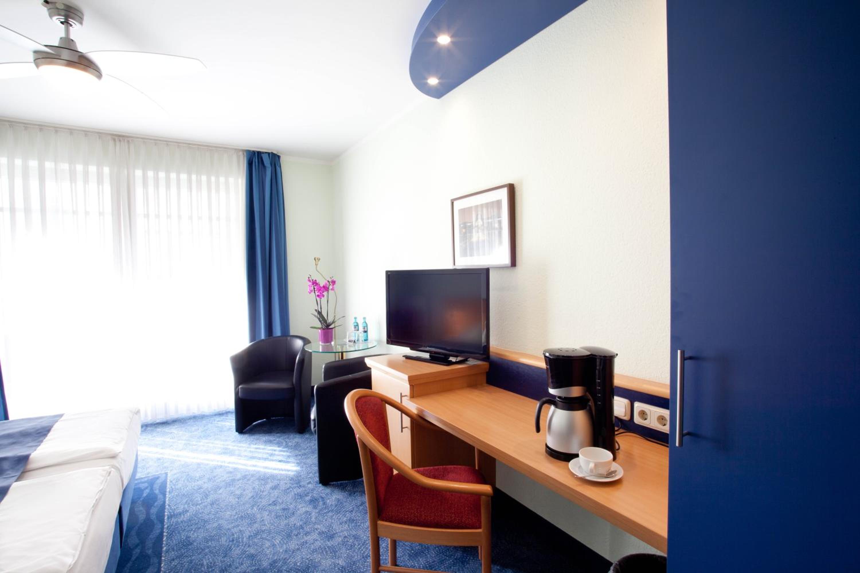 Standard Double Room - Photo 10