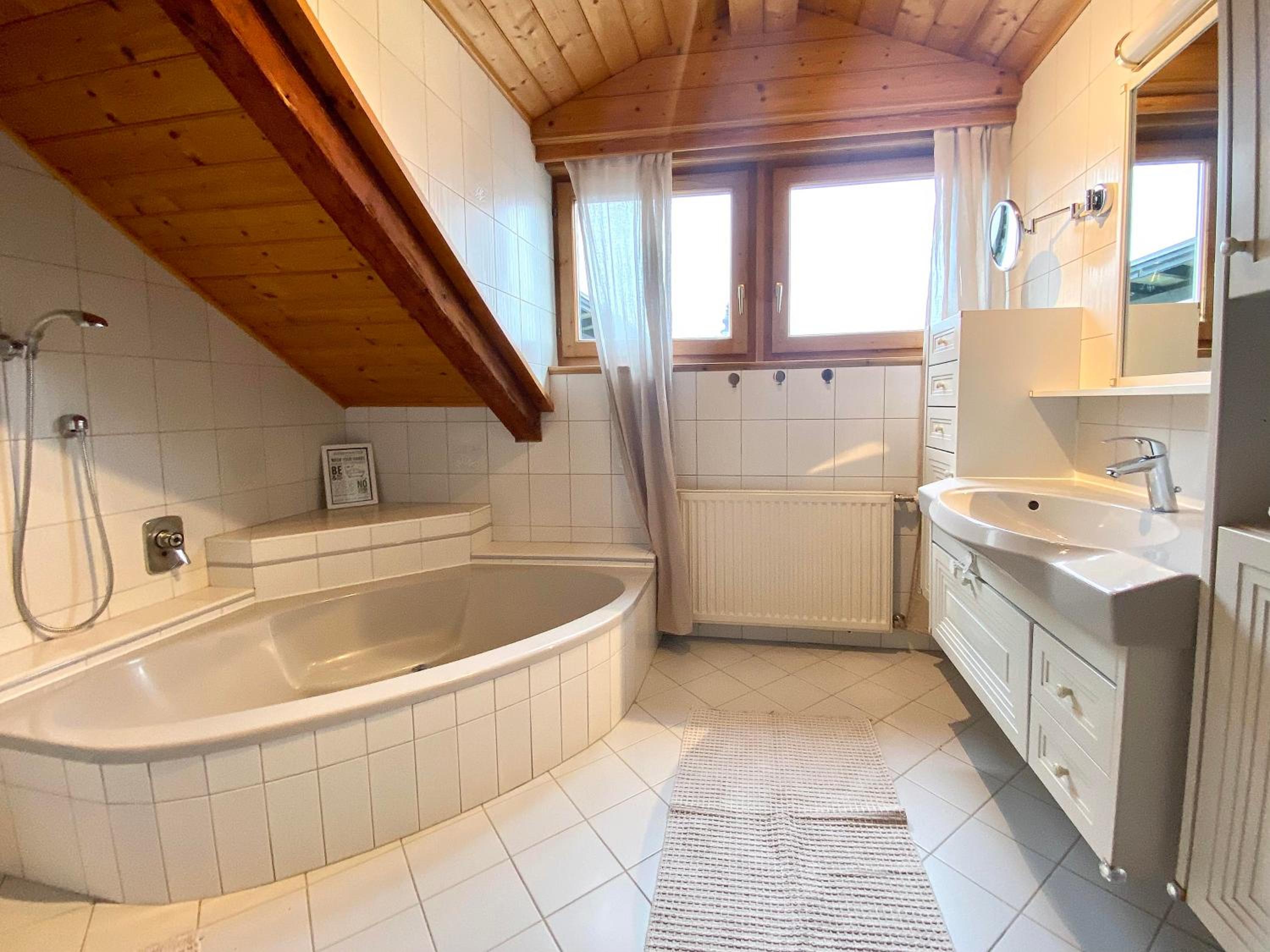 Two-Bedroom Apartment with Mountain View photo 3
