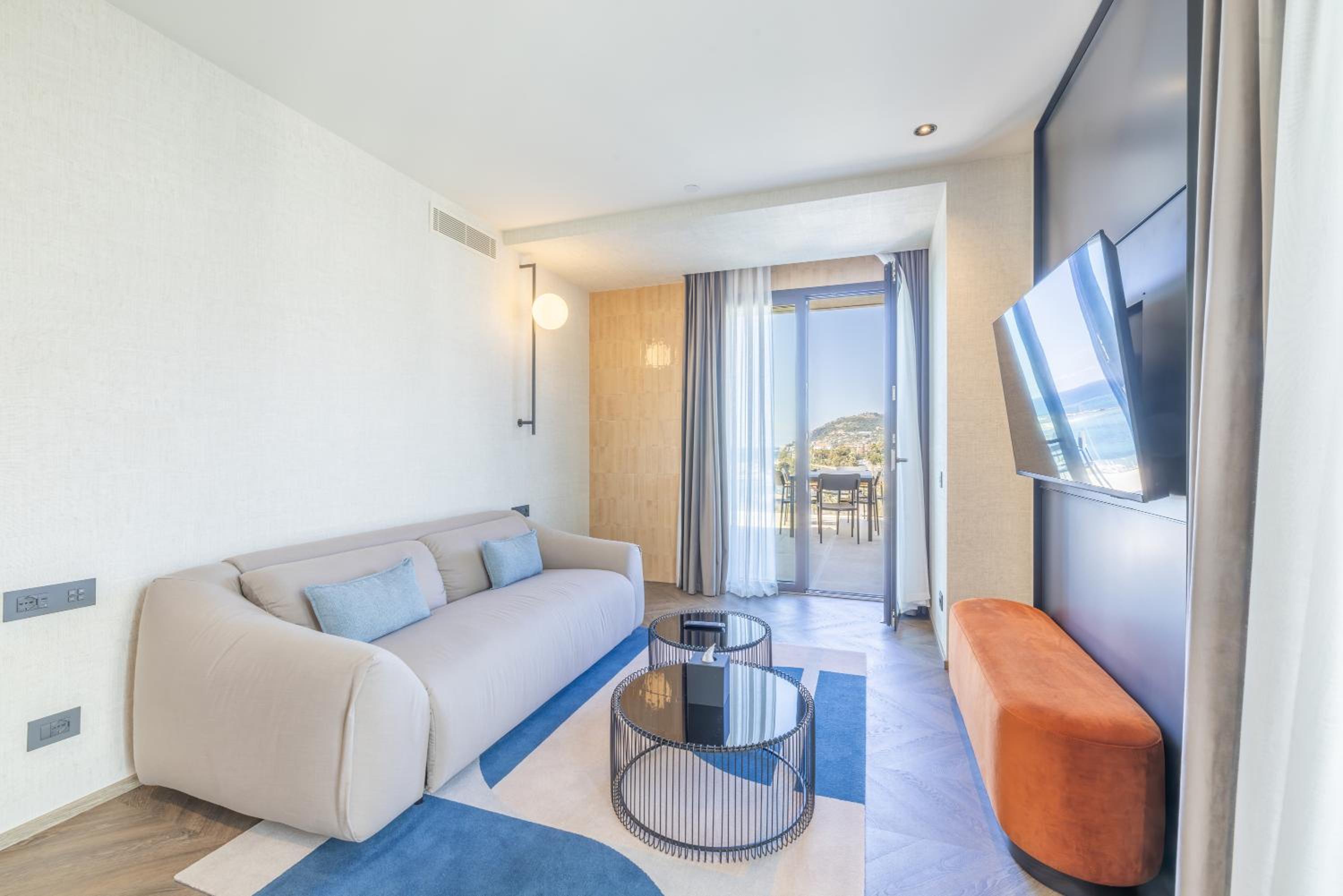 Suite with Terrace - Photo 3