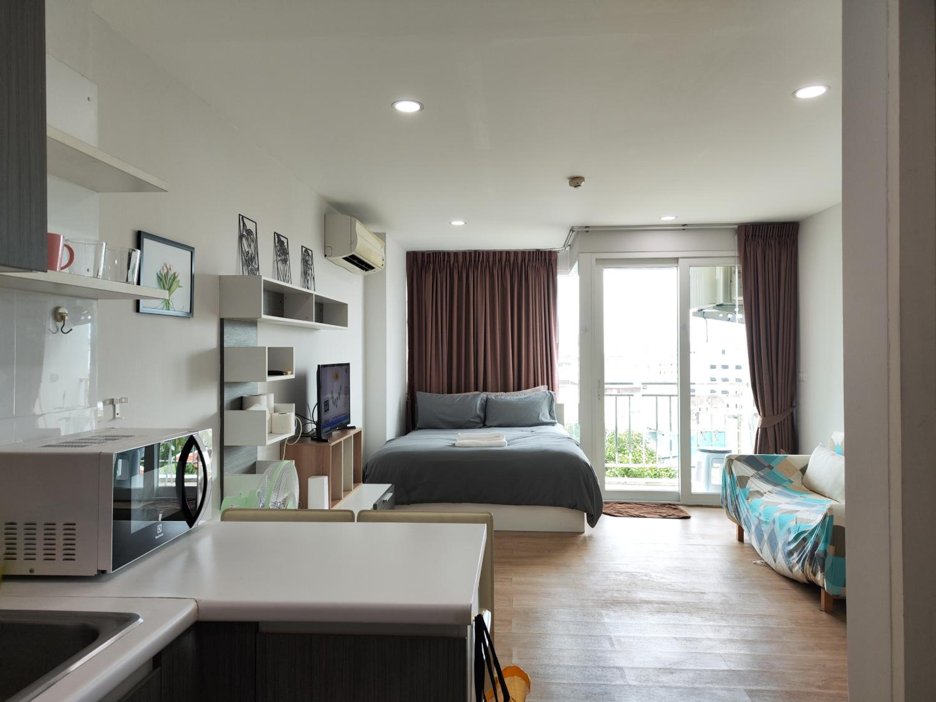 One-Bedroom Apartment photo 2