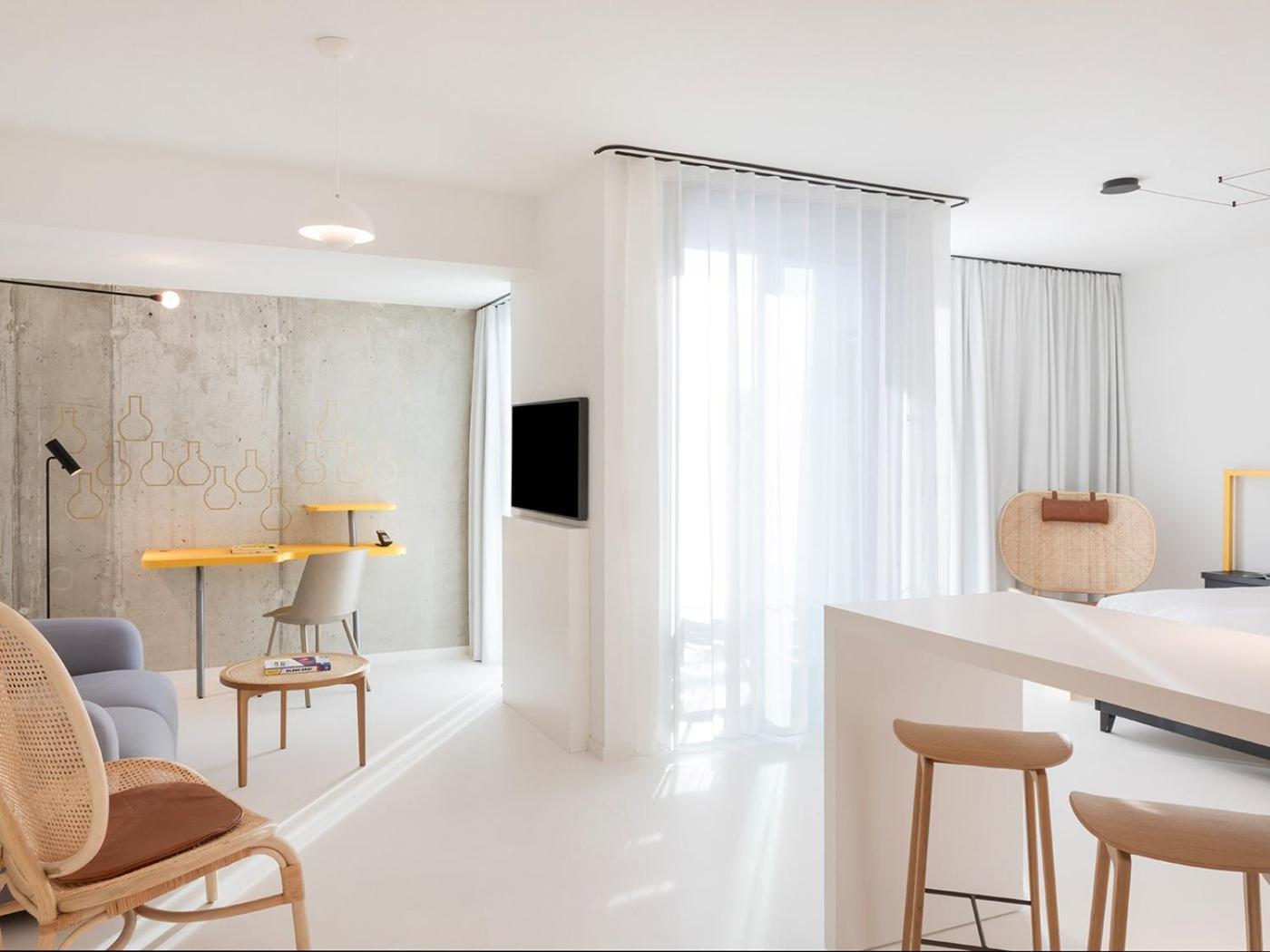 Deluxe Apartment