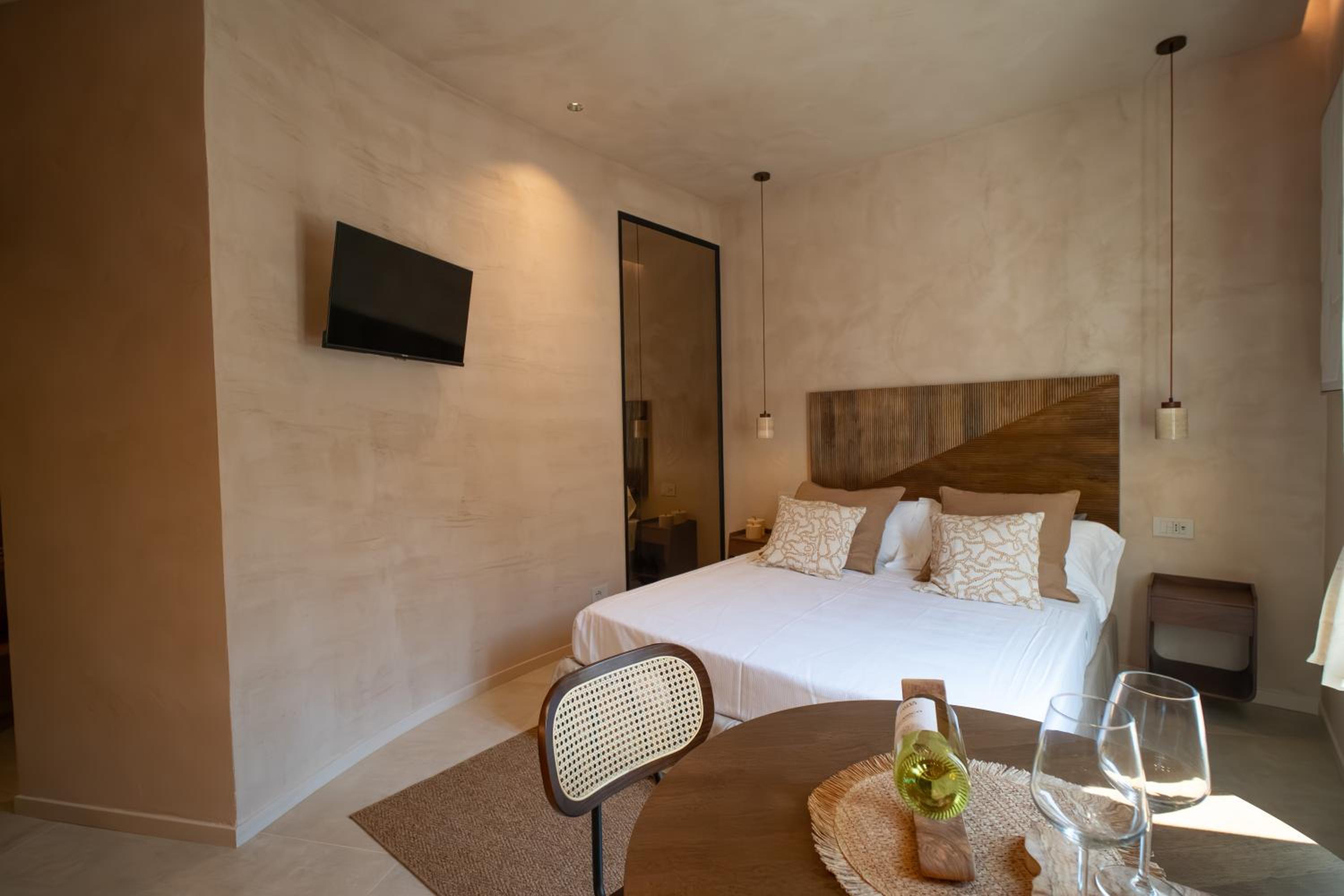 Deluxe One-Bedroom Apartment
