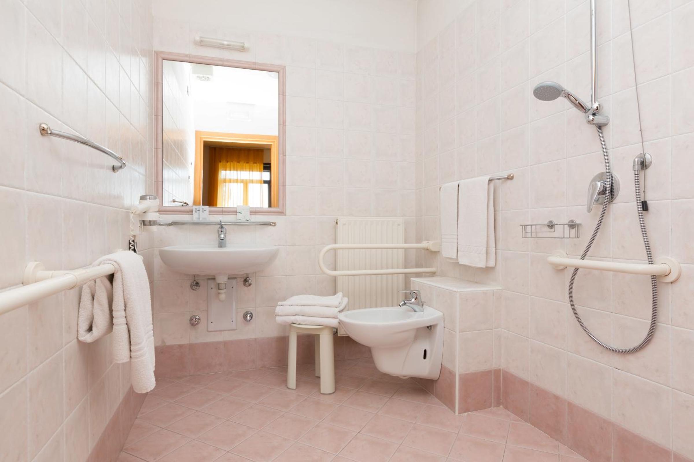 Double Room with Balcony with Castle View - Photo 7