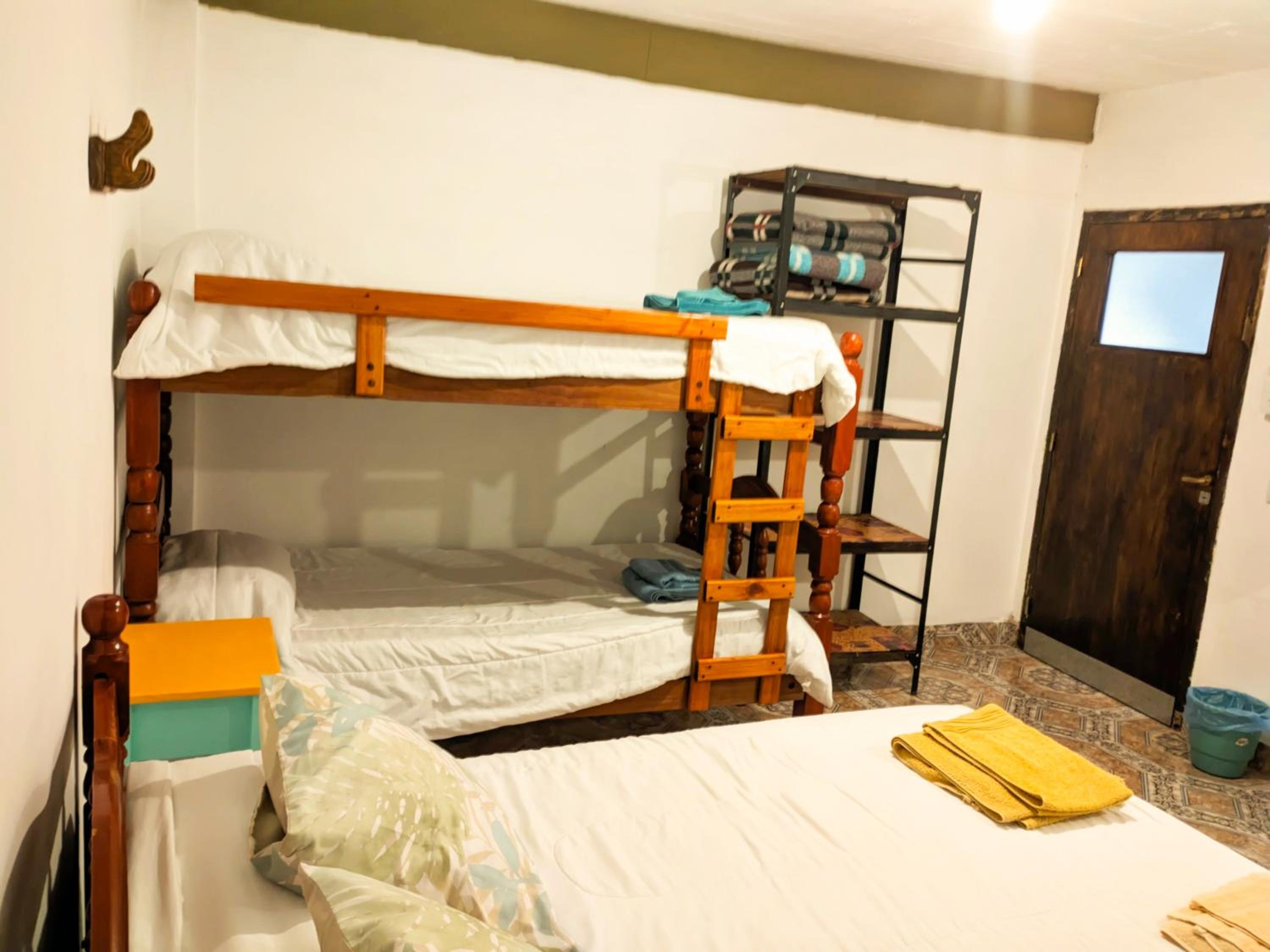 Economy Quadruple Room with Shared Bathroom photo 3