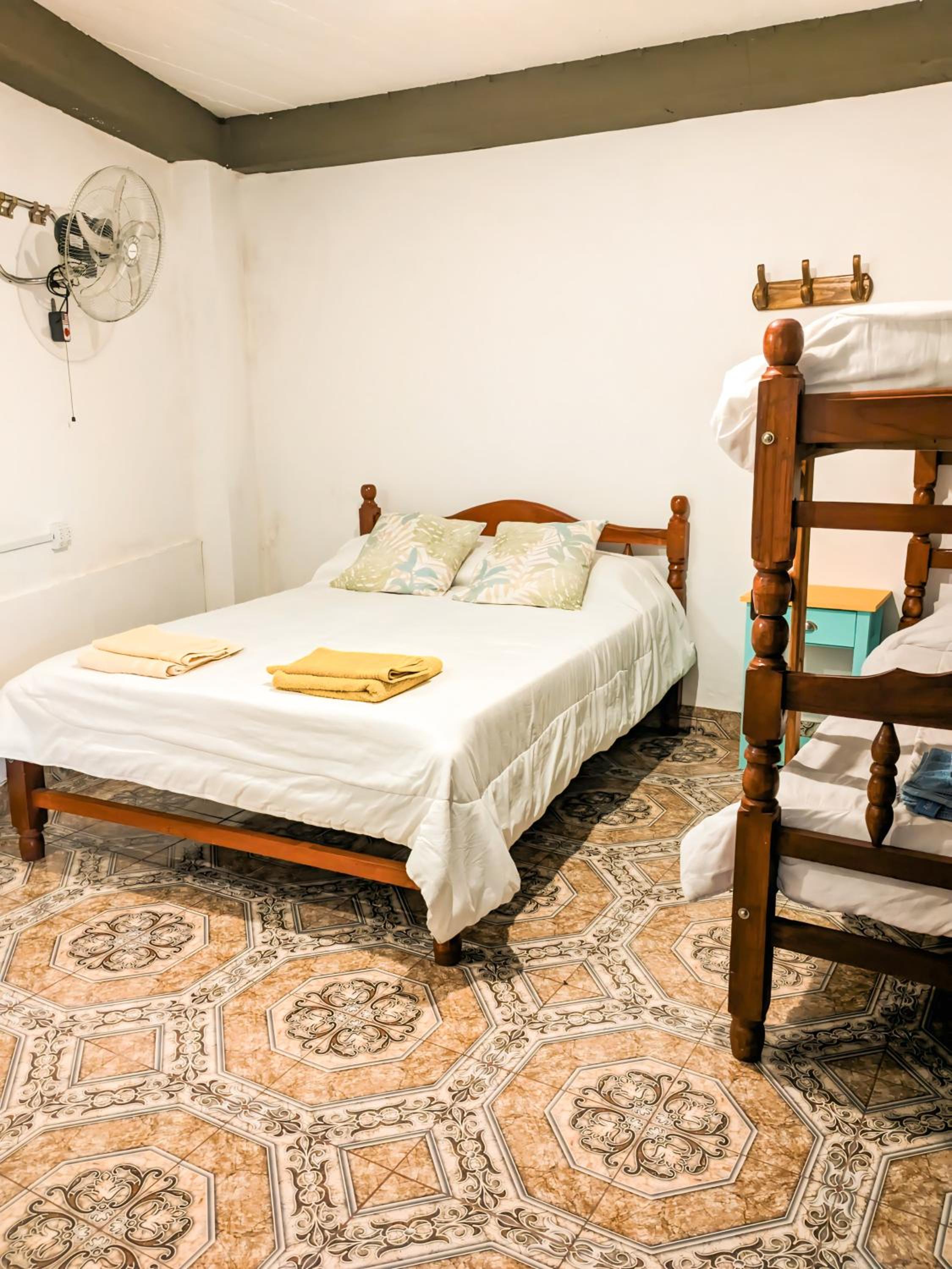 Economy Quadruple Room with Shared Bathroom photo 1