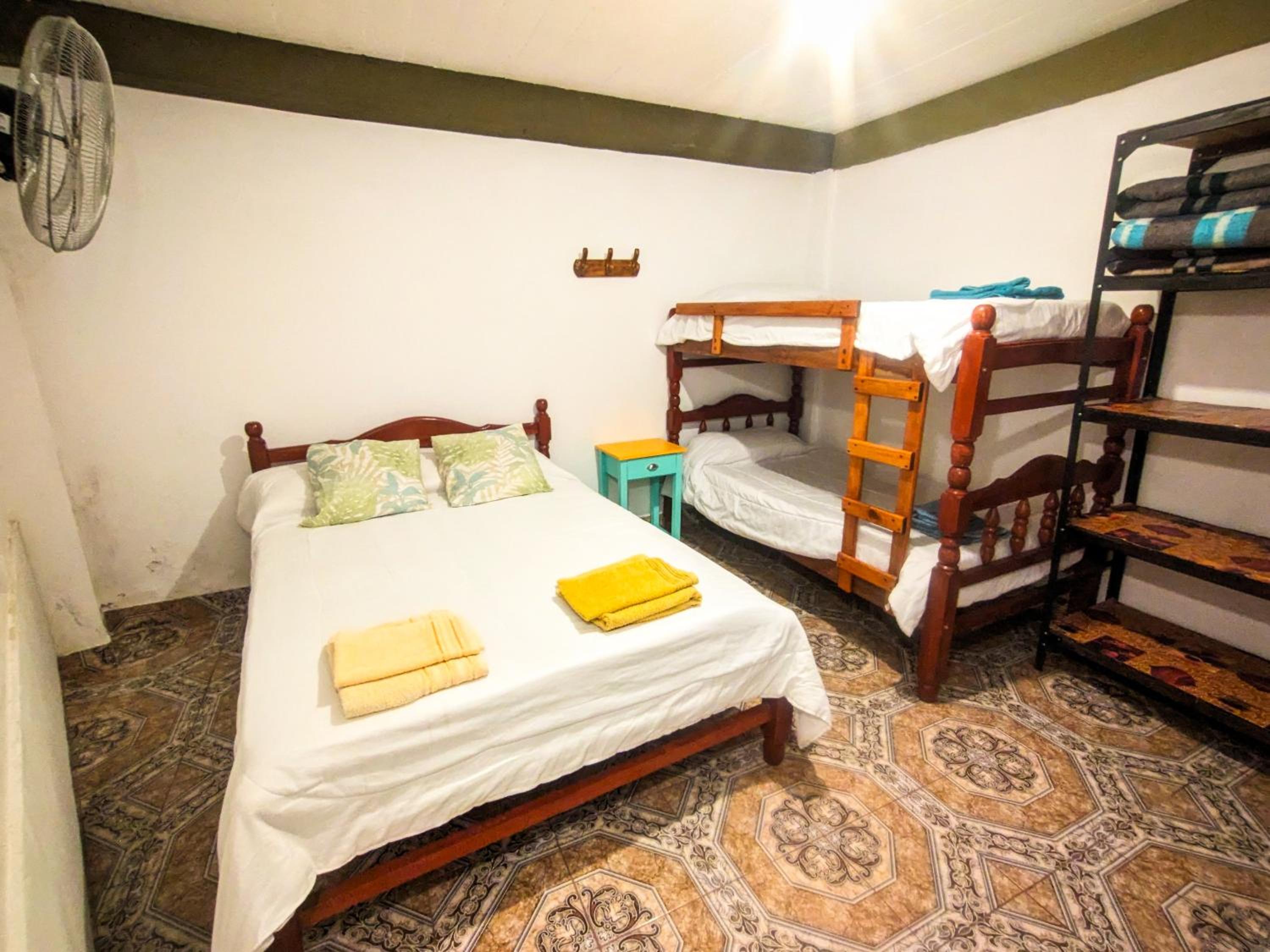 Economy Quadruple Room with Shared Bathroom photo 2