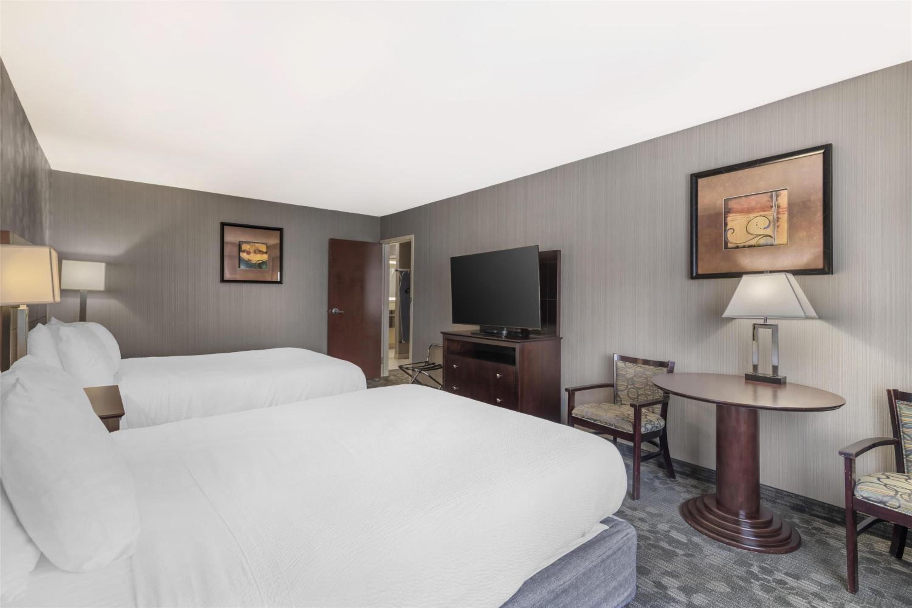 One-Bedroom King Suite with Two King Beds and Sofa Bed - Non-Smoking - Photo 2
