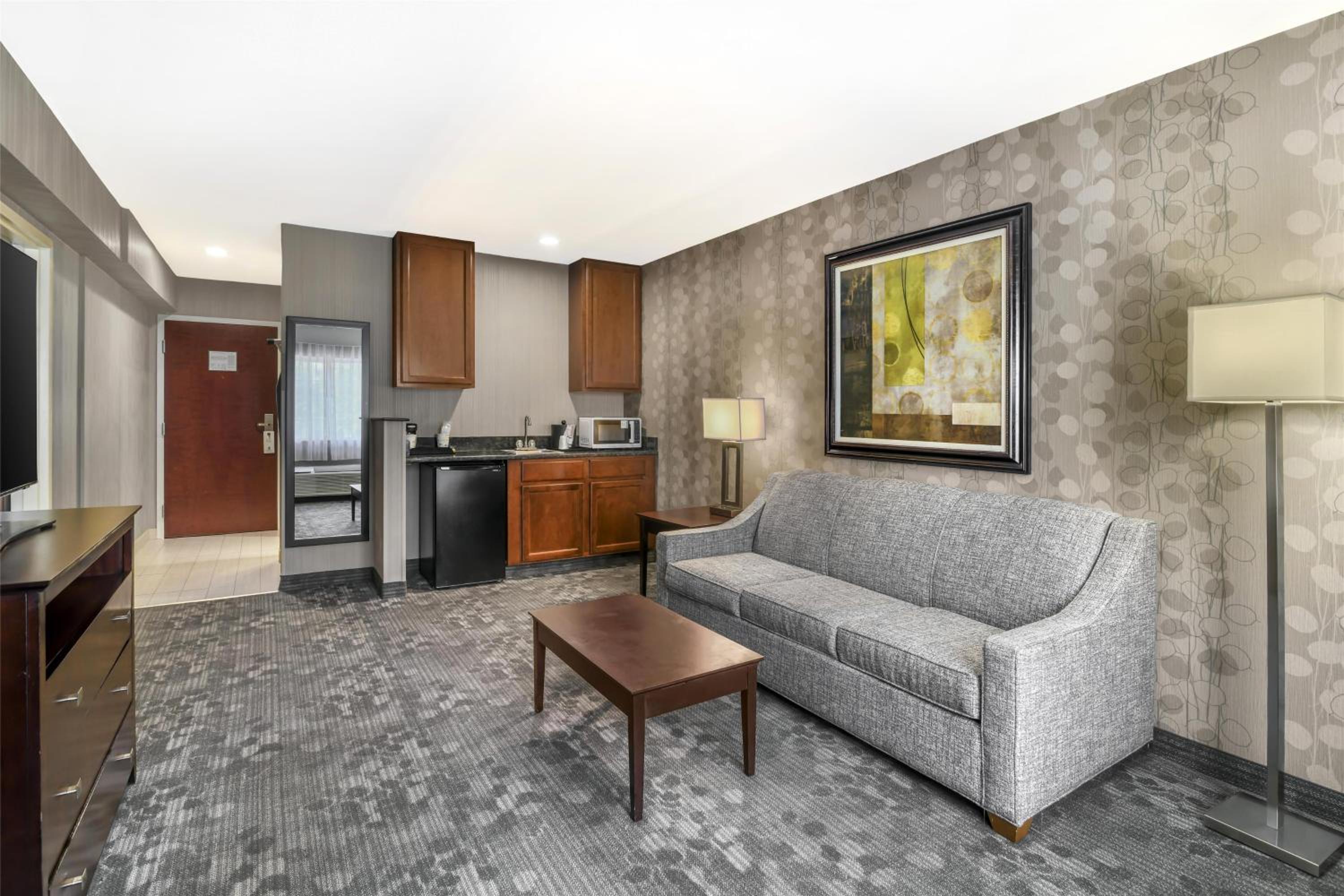 One-Bedroom King Suite with Two King Beds and Sofa Bed - Non-Smoking - Photo 3