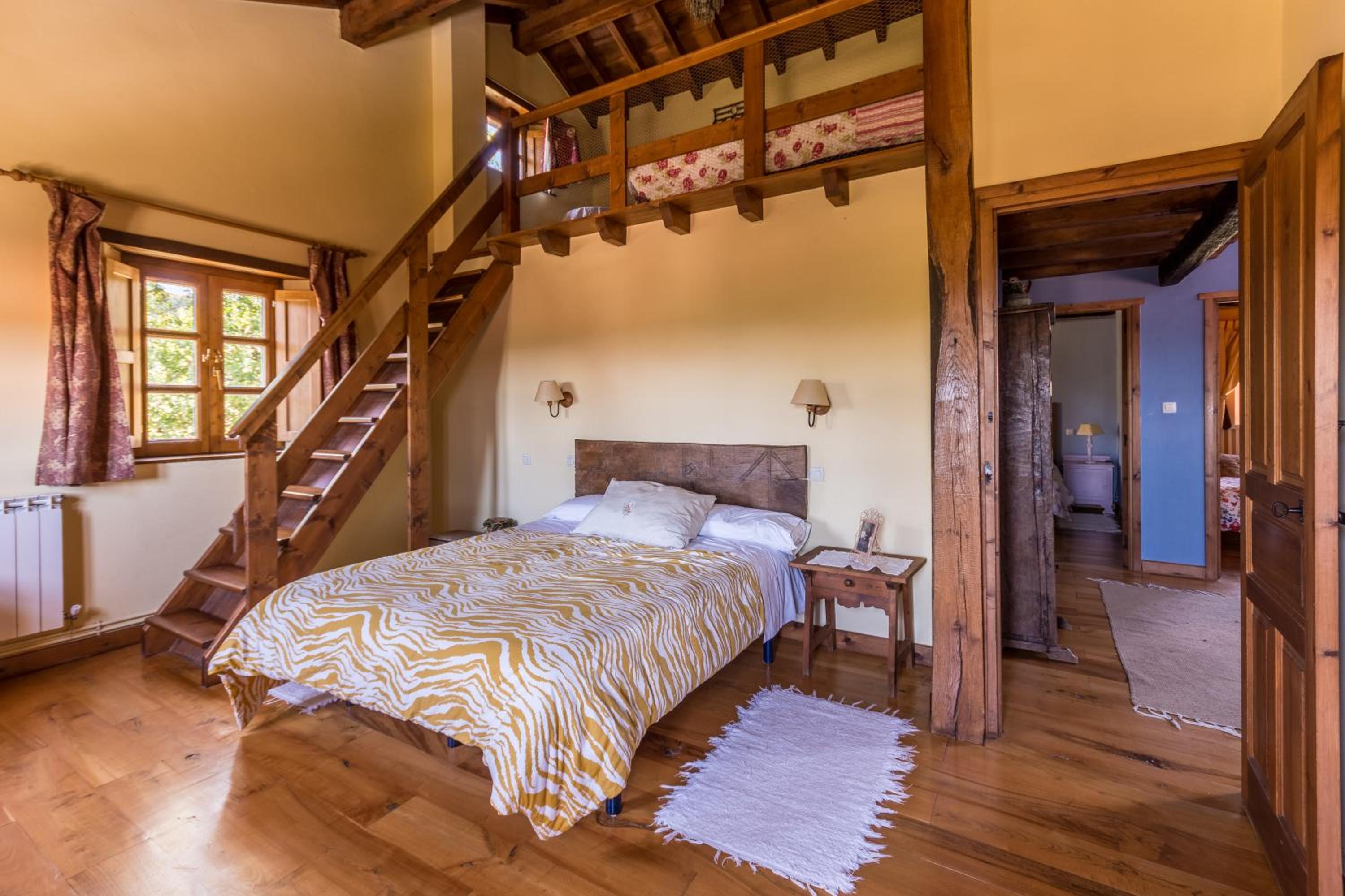 Four-Bedroom House photo 2