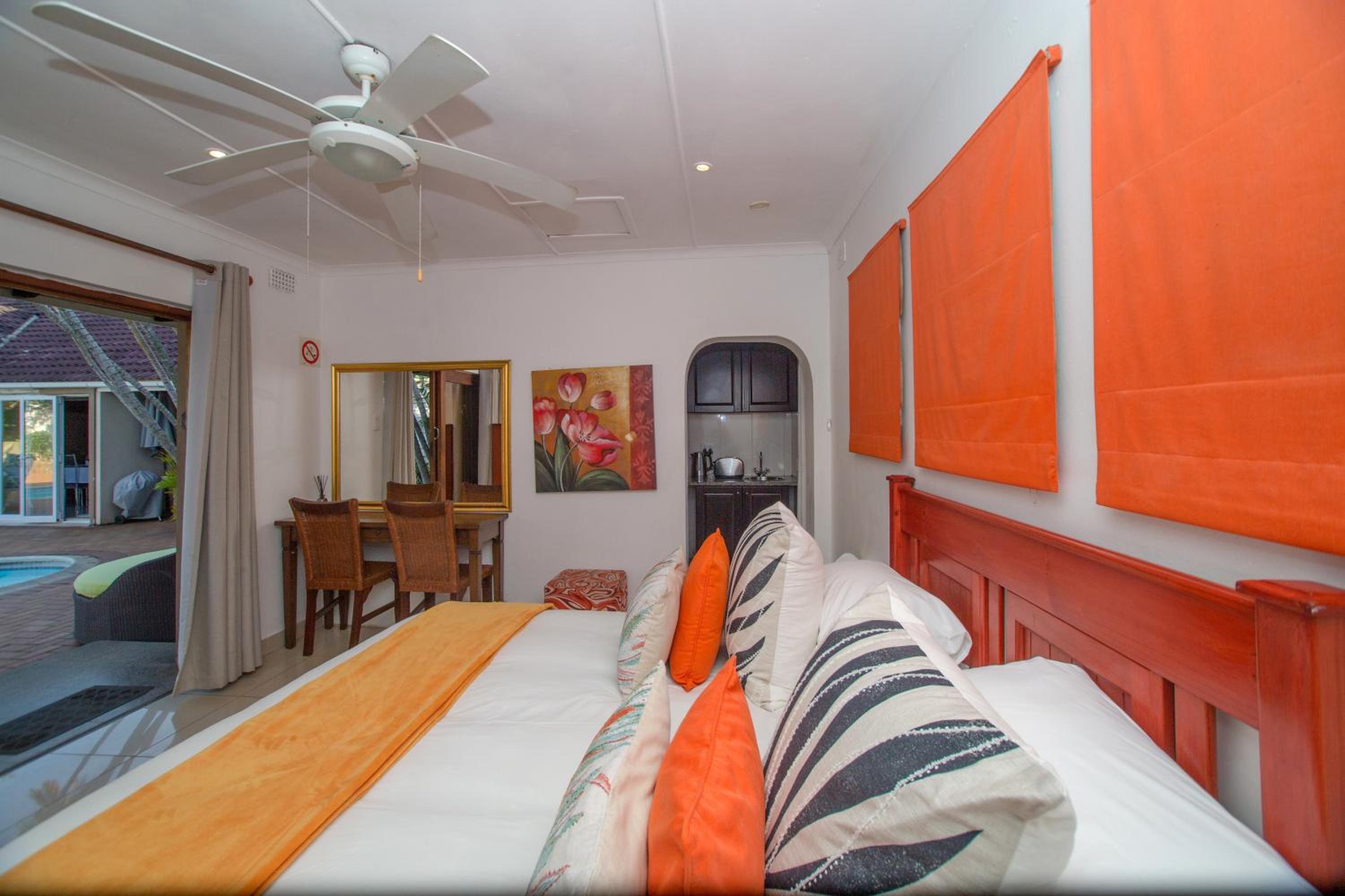 Triple Room with Pool View photo 3
