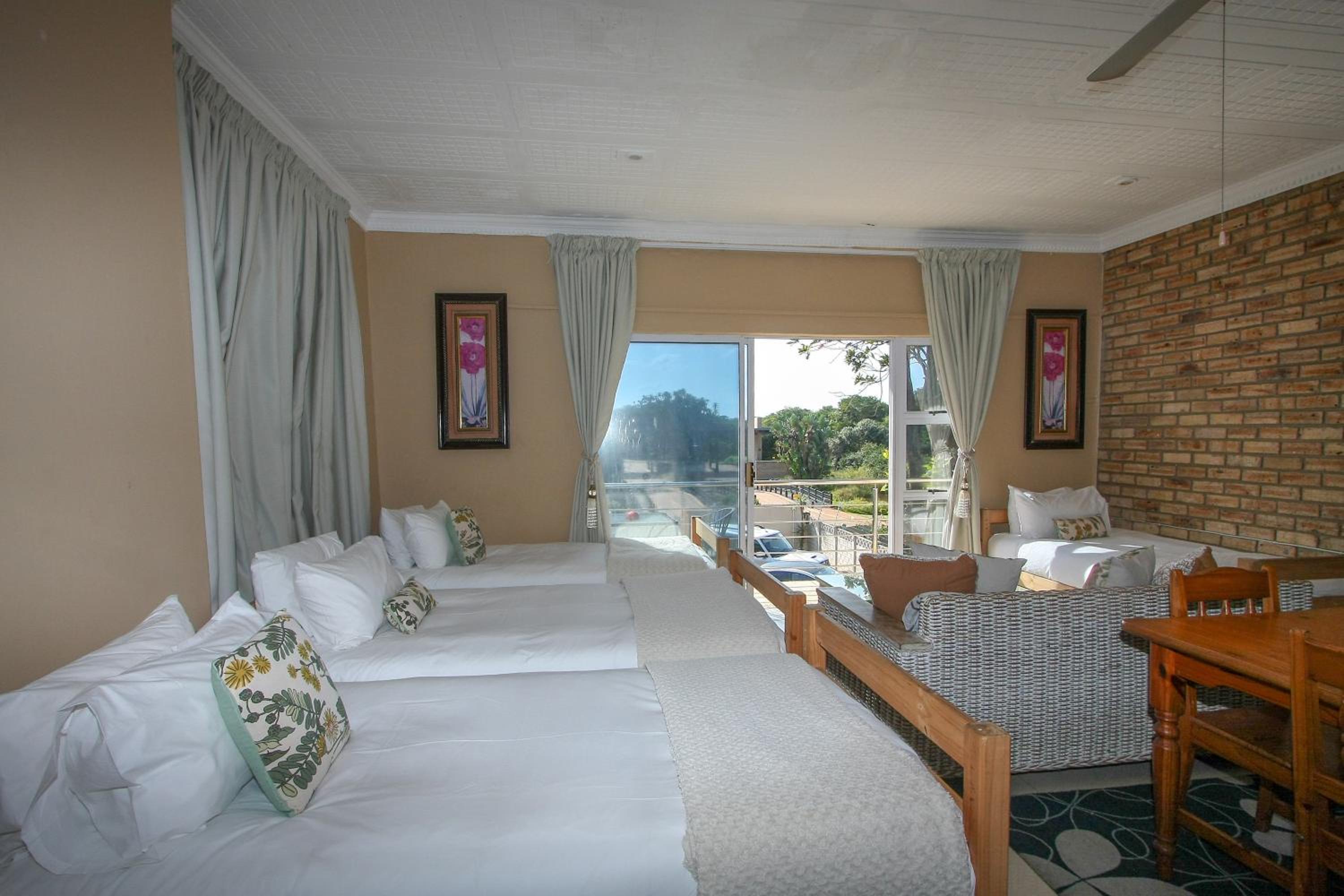 One-Bedroom Apartment with Balcony photo 2
