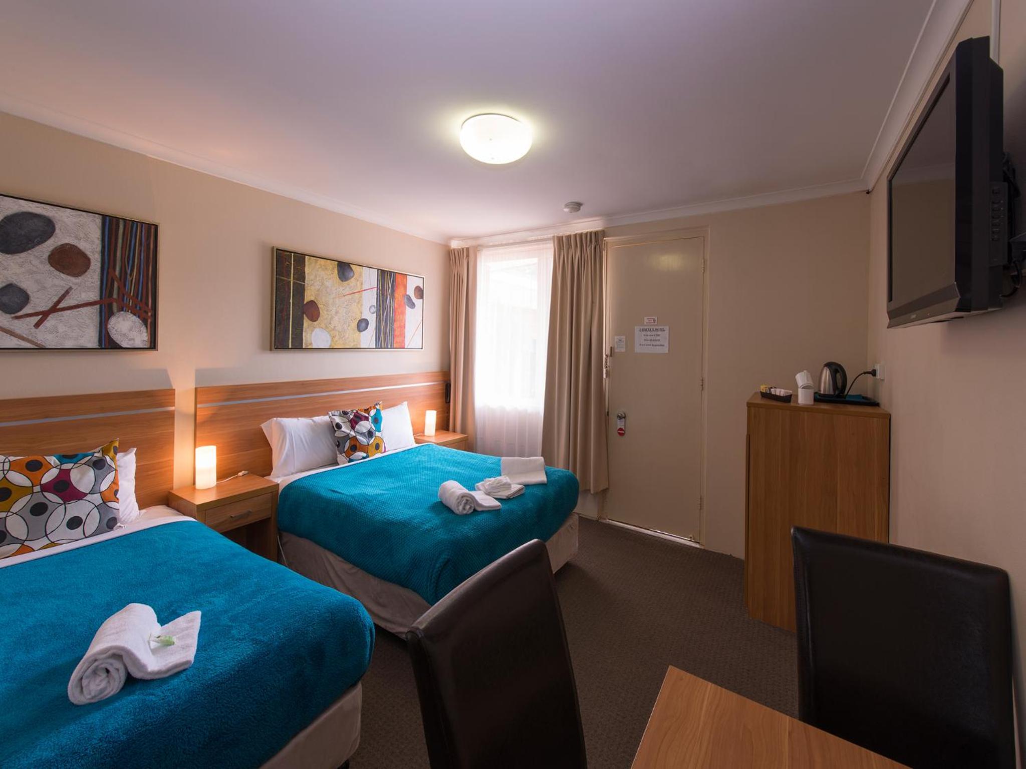 Standard Twin Room - Photo 12