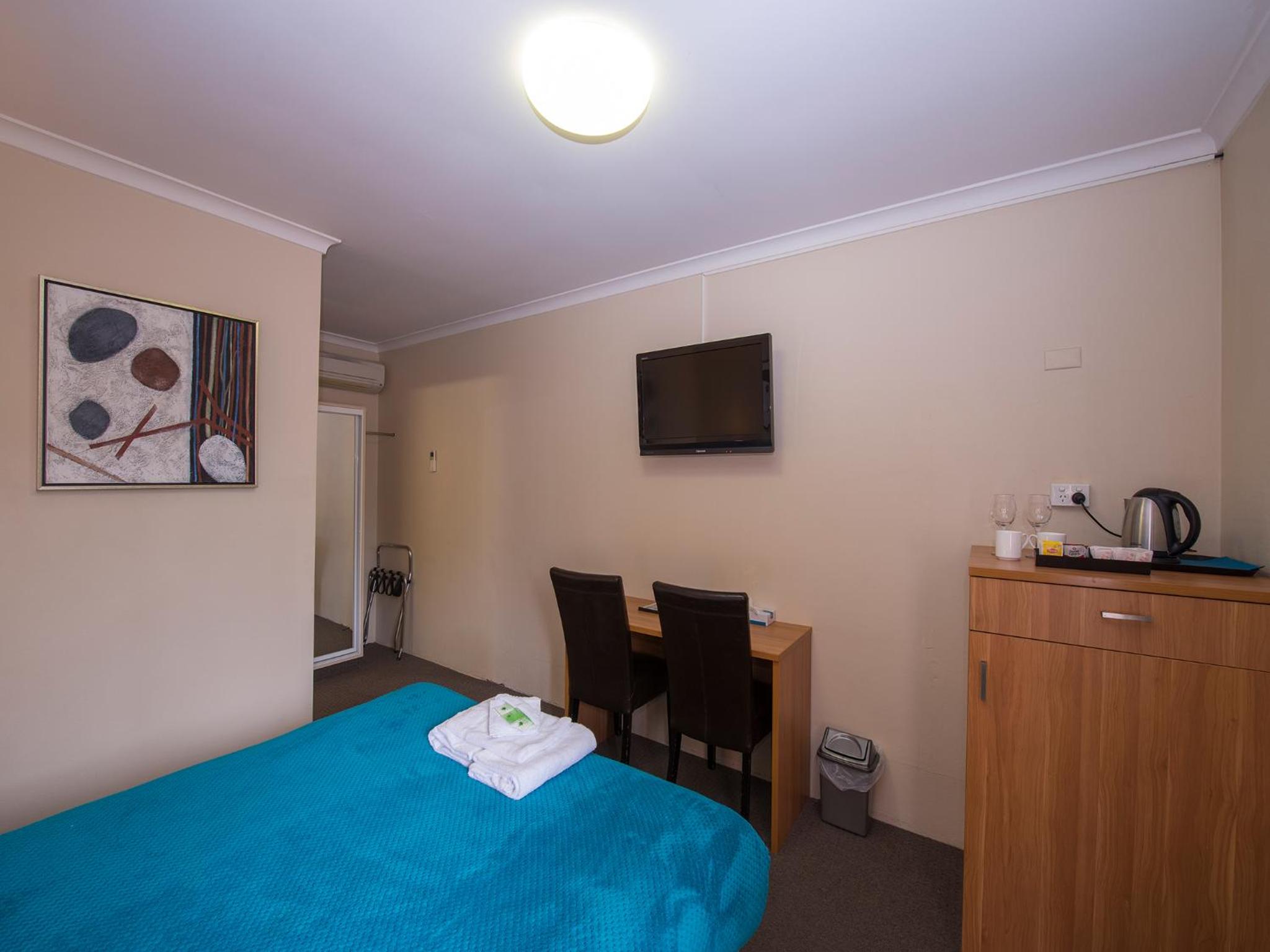 Standard Queen Room - Photo 5