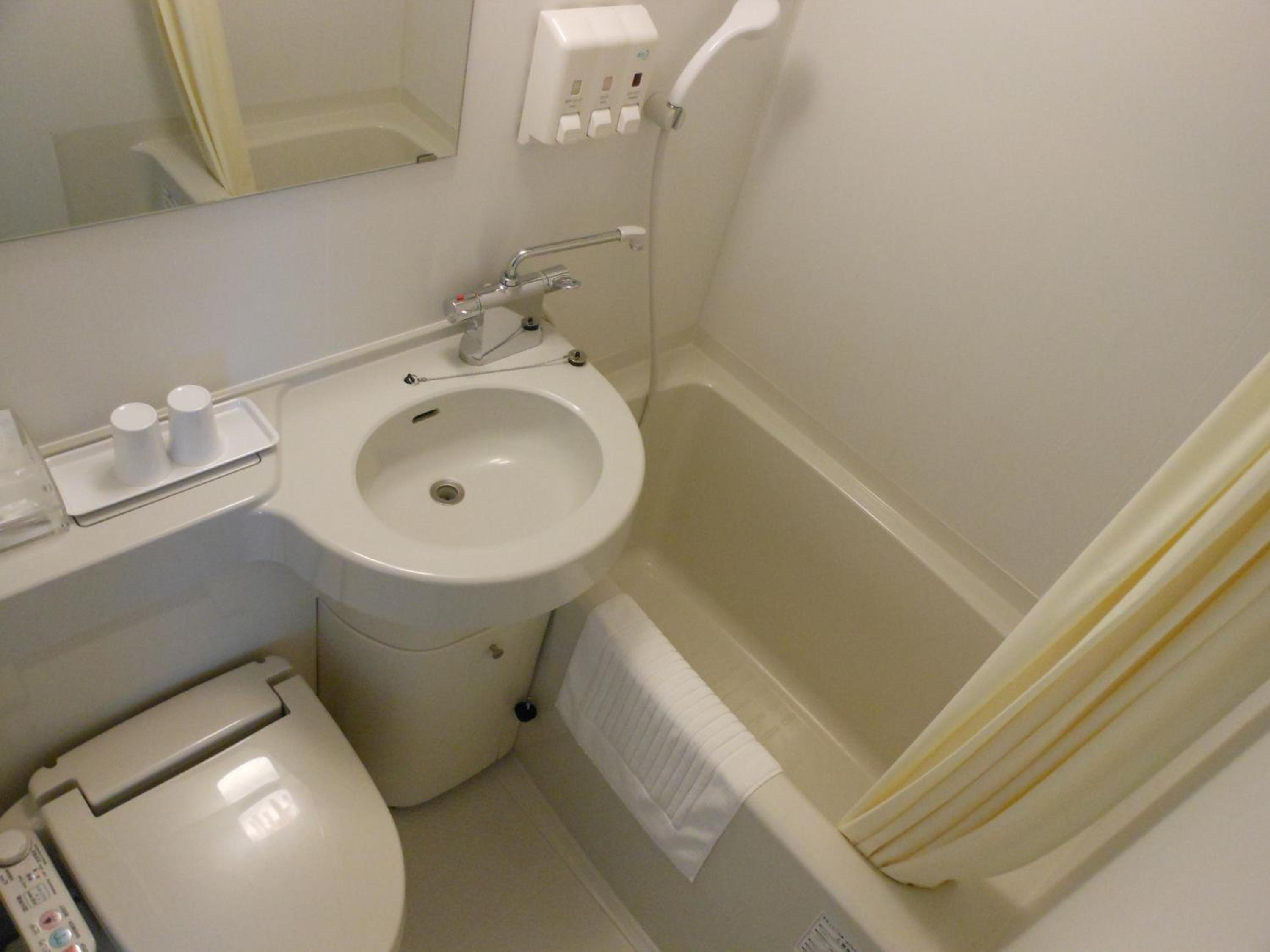 Twin Room - Non-Smoking - Photo 6