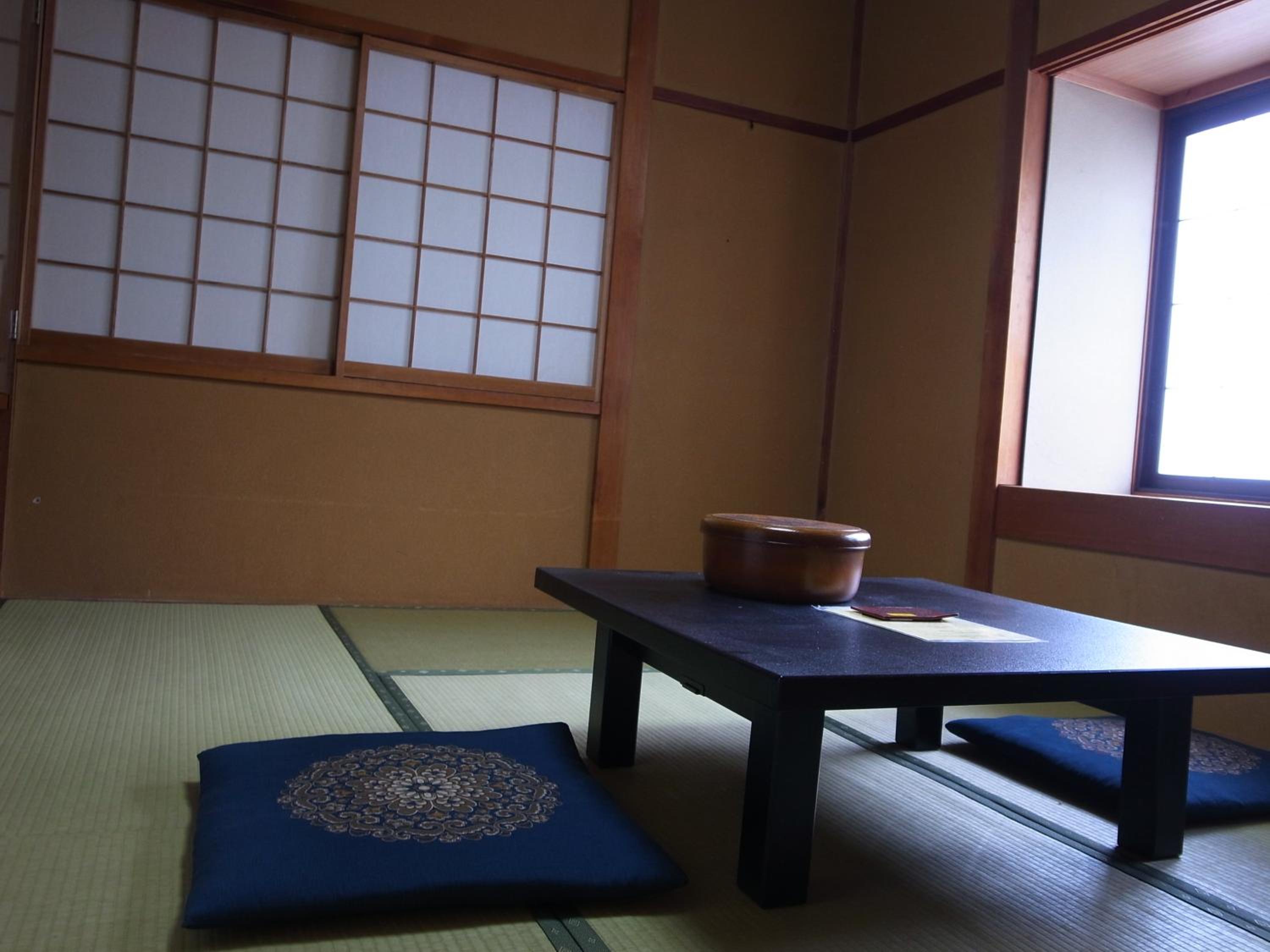 Japanese-Style Standard Twin Room with Shared Bathroom photo 2