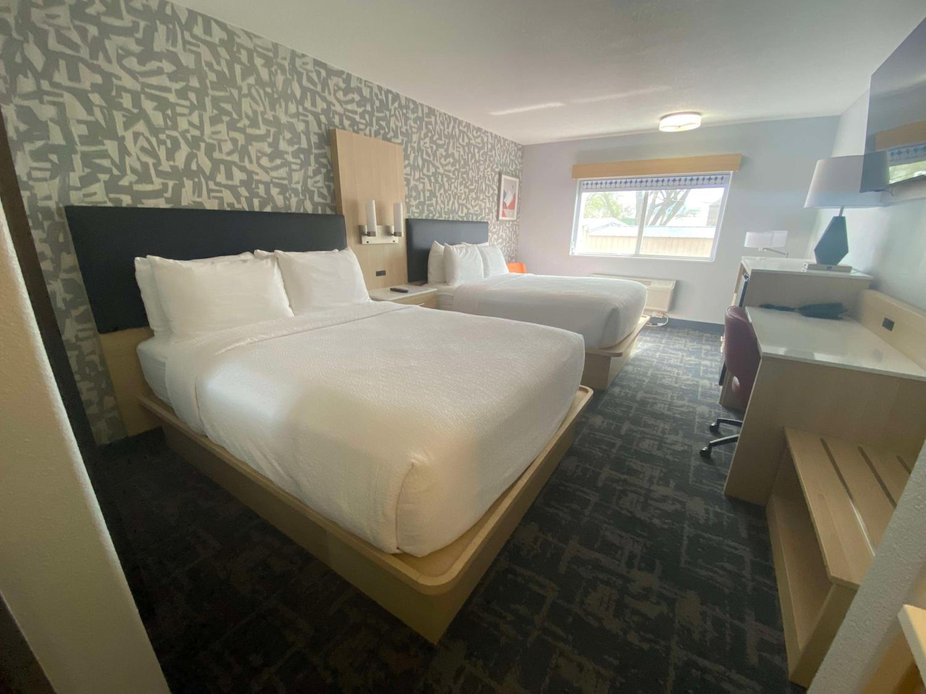 Queen Room with Two Queen Beds and Walk-In Shower - Non-Smoking - Photo 1