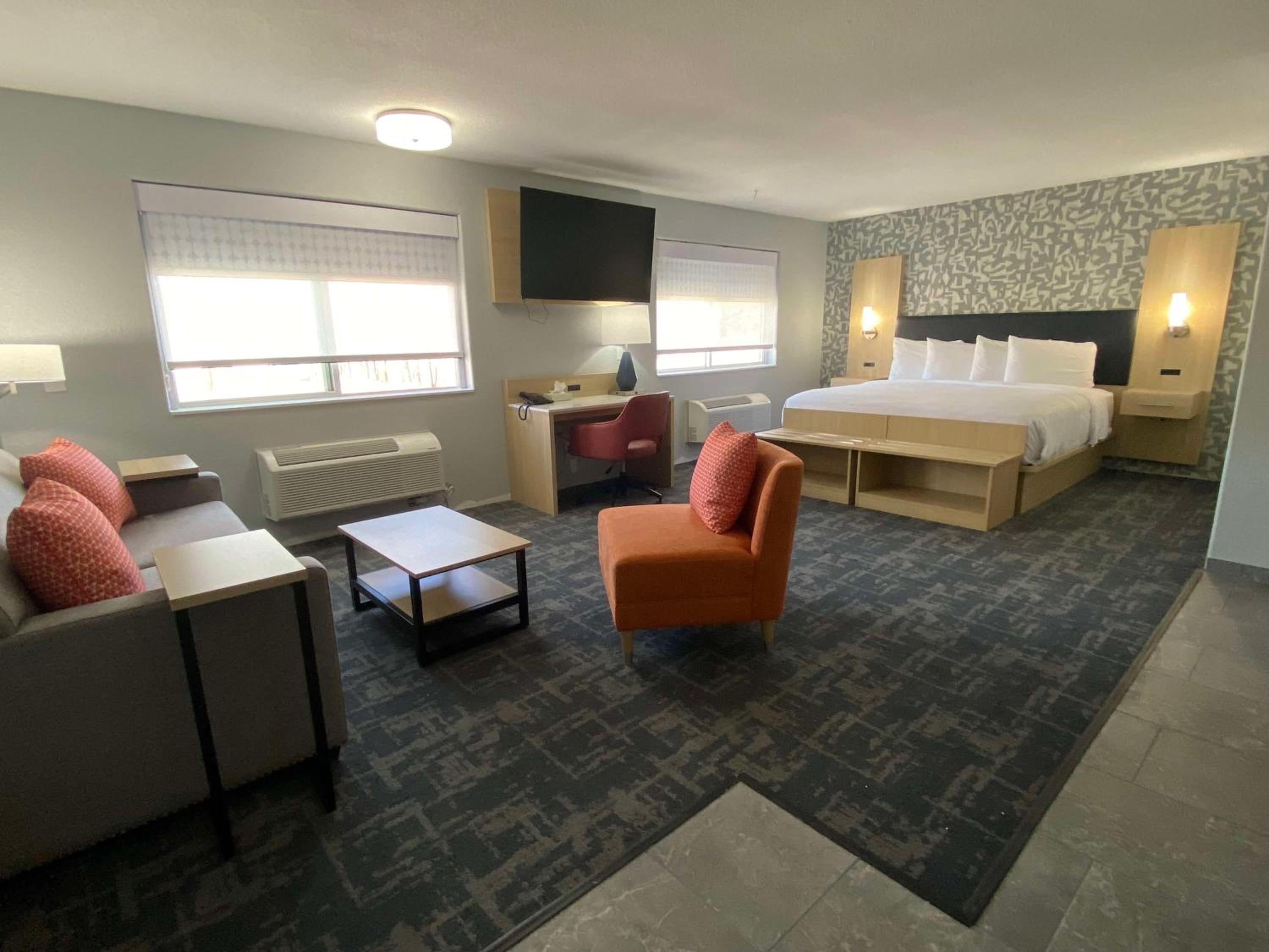 King Suite with Sofa Bed and Walk-In Shower - Non-Smoking - Photo 6