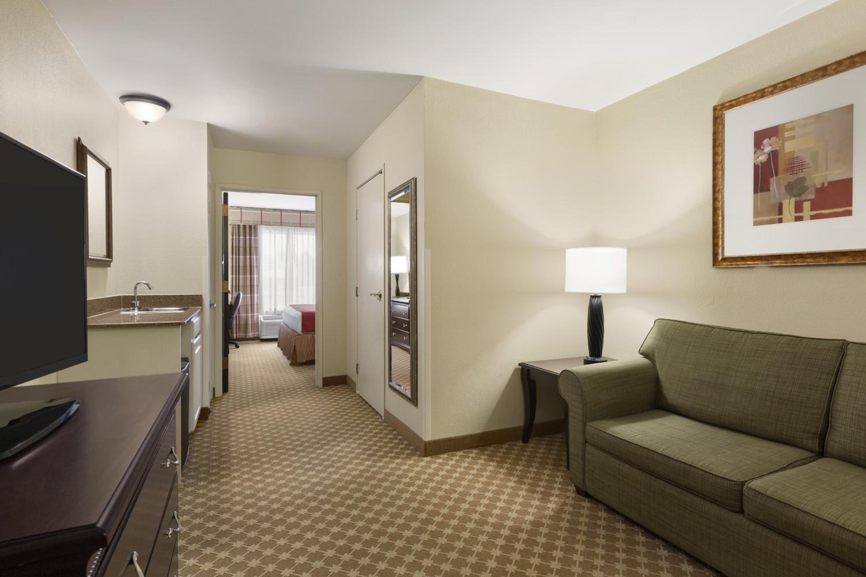 One-Bedroom King Suite - Photo 2