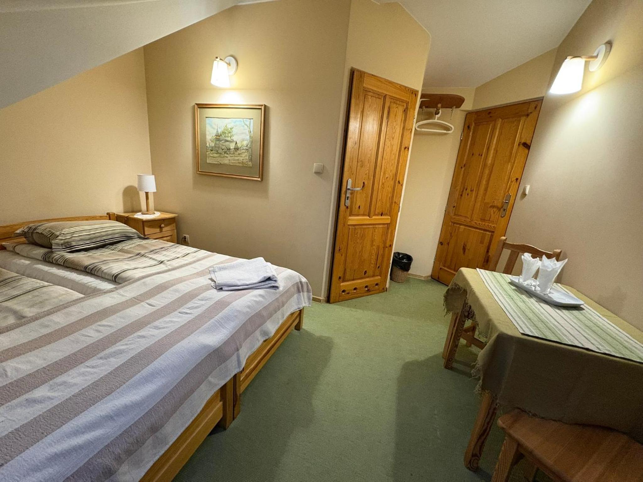 Small Twin Room photo 1