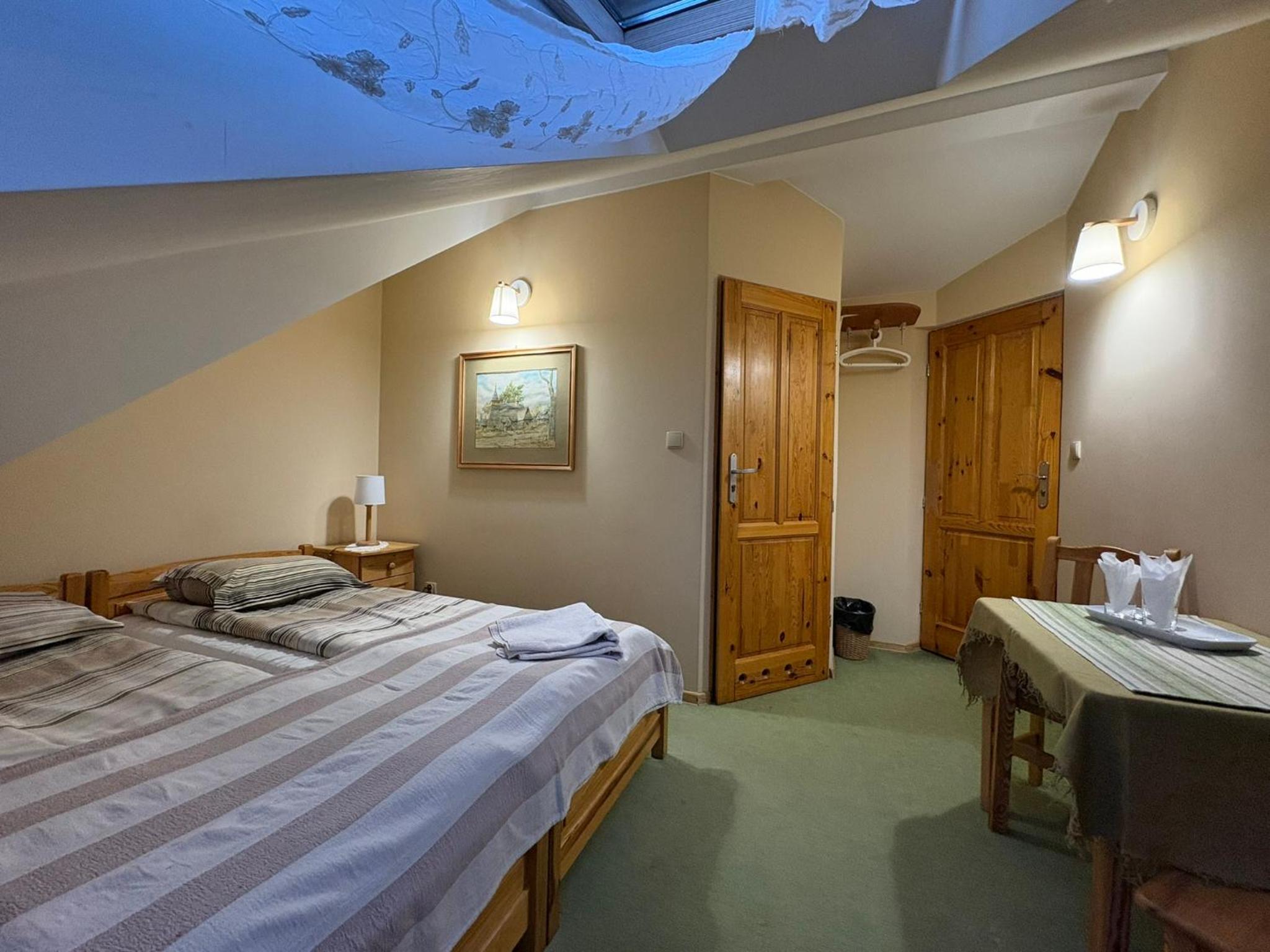 Small Twin Room photo 2
