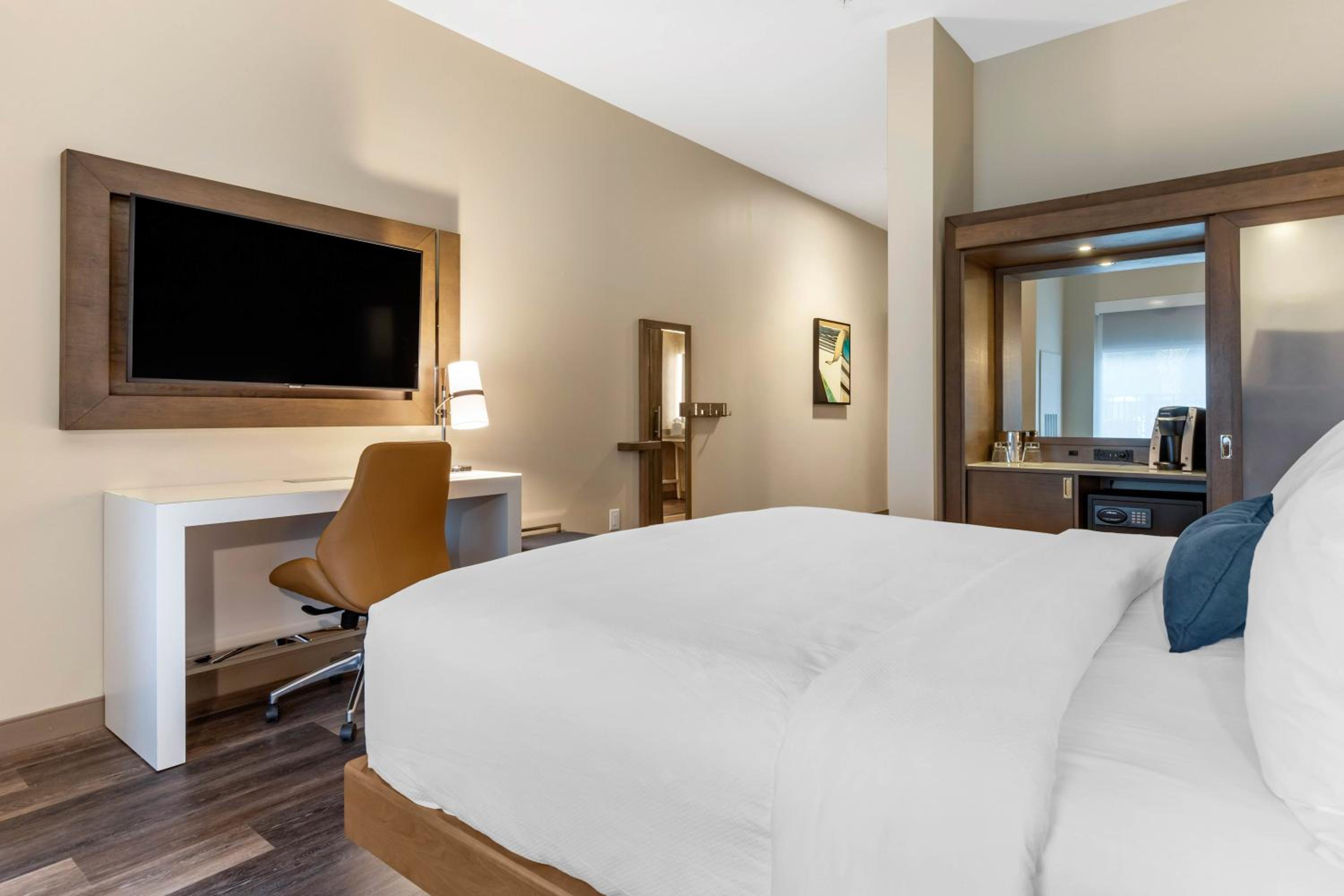 King Room - Hearing Access - Photo 5