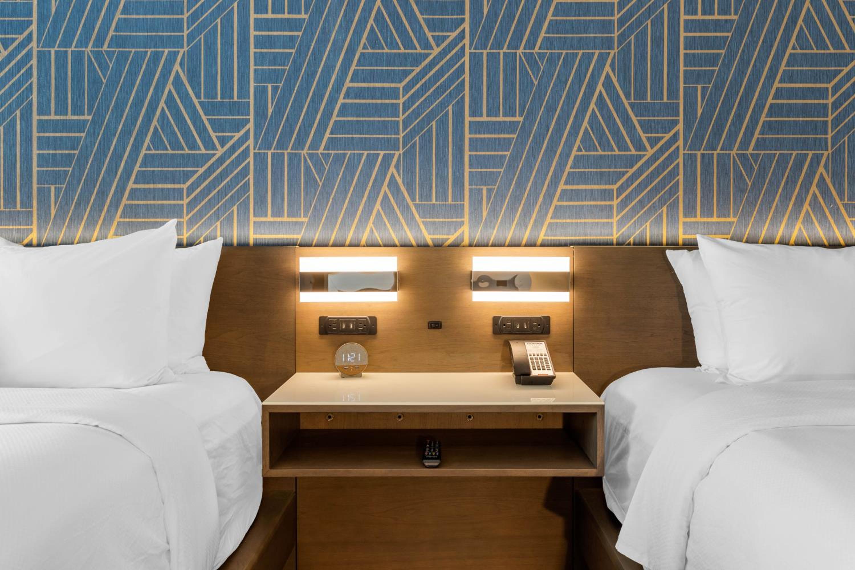 Queen Room with Two Queen Beds - Photo 7
