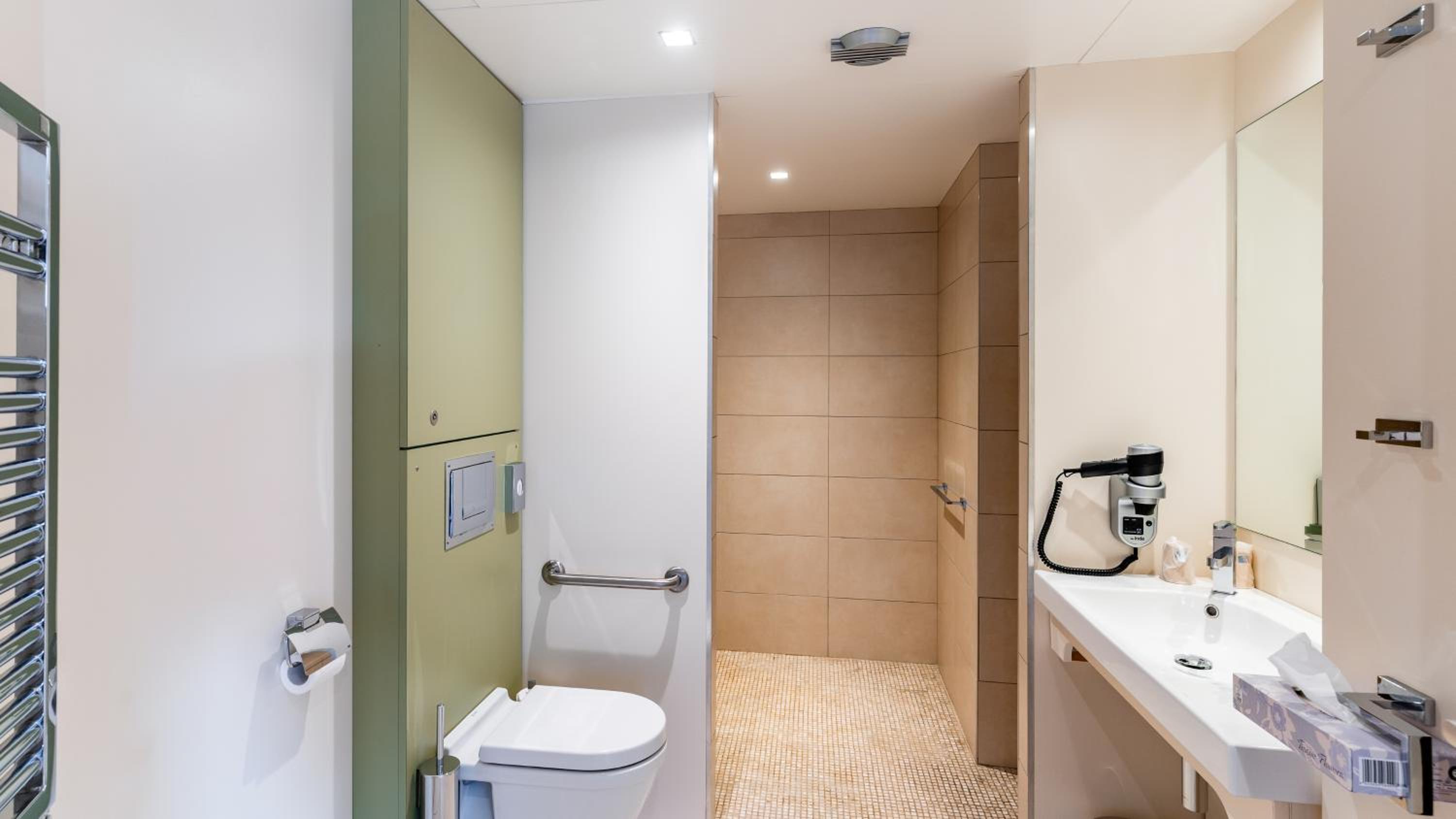 Superior Queen Room - Accessible Superior Queen Room - Accessible