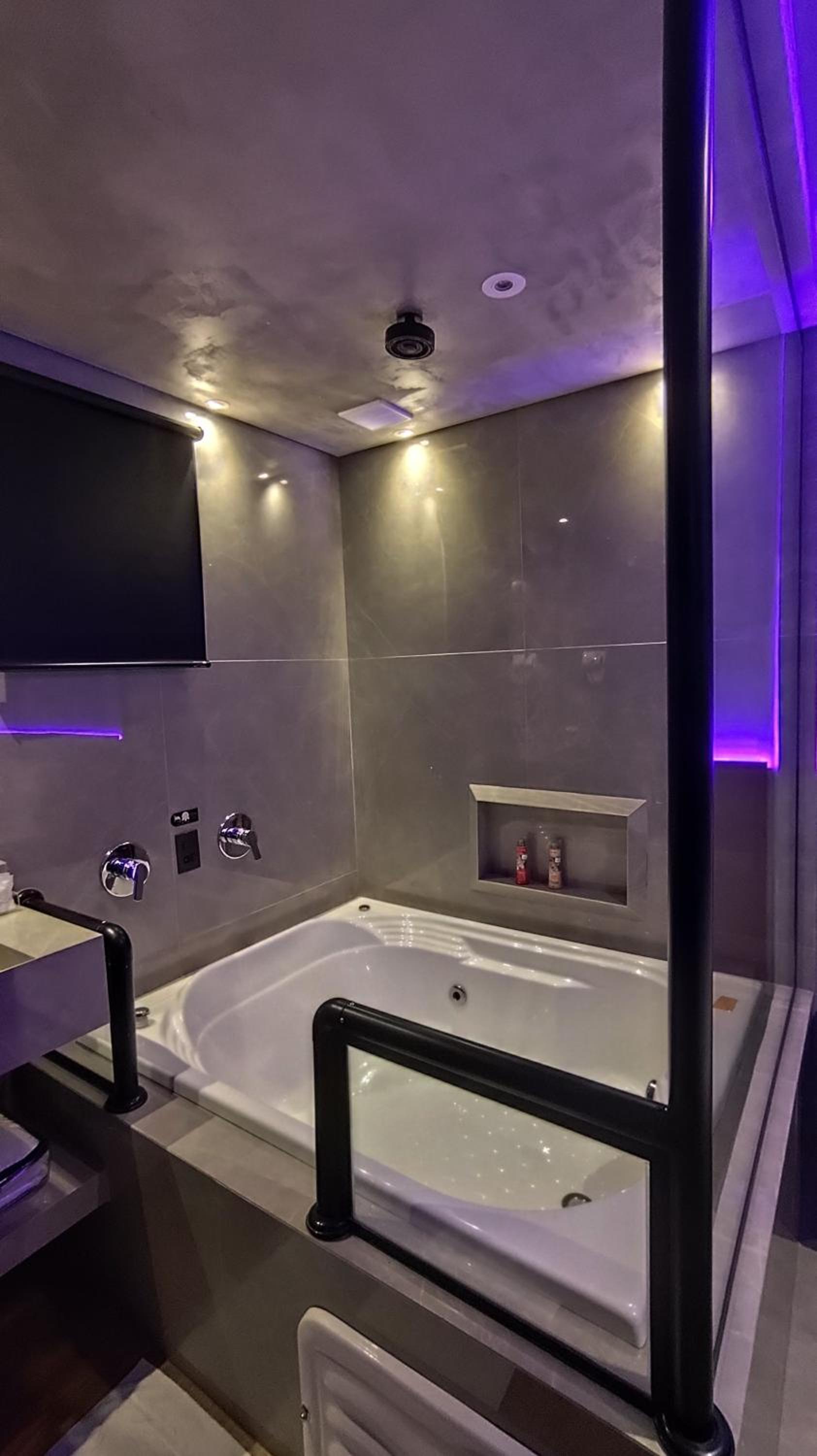 Deluxe Suite with Spa Bath photo 1