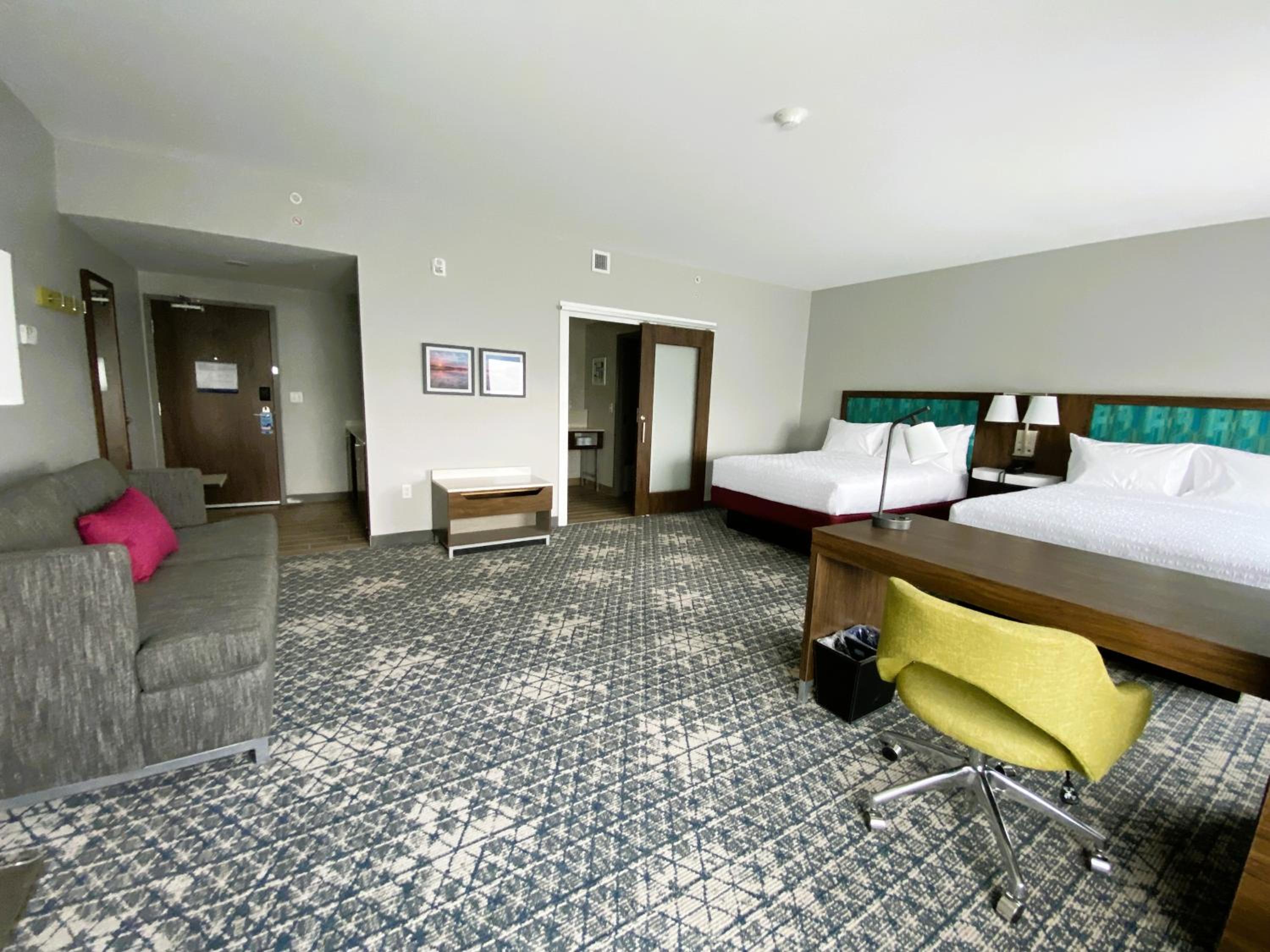 Two Room Suite with One King and Two Queen Beds - Photo 2