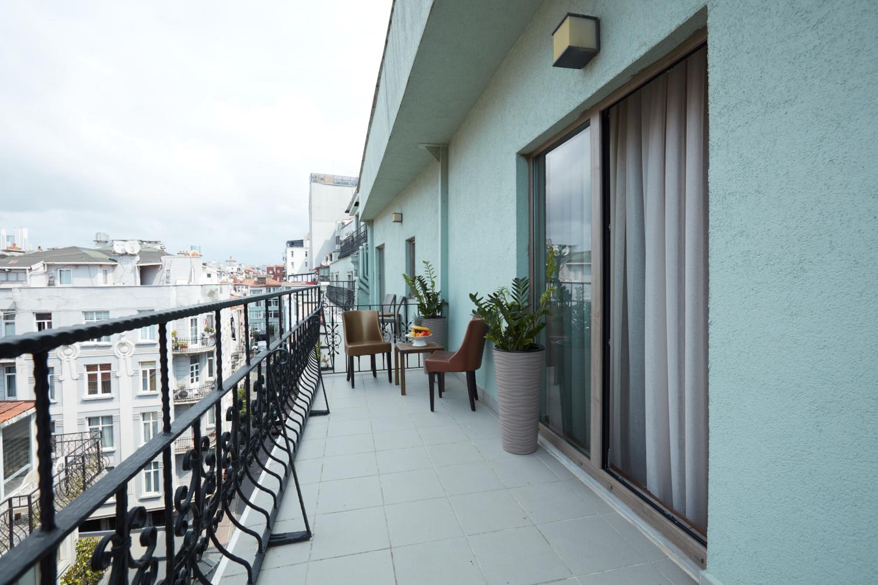 Junior Suite with Balcony photo 1