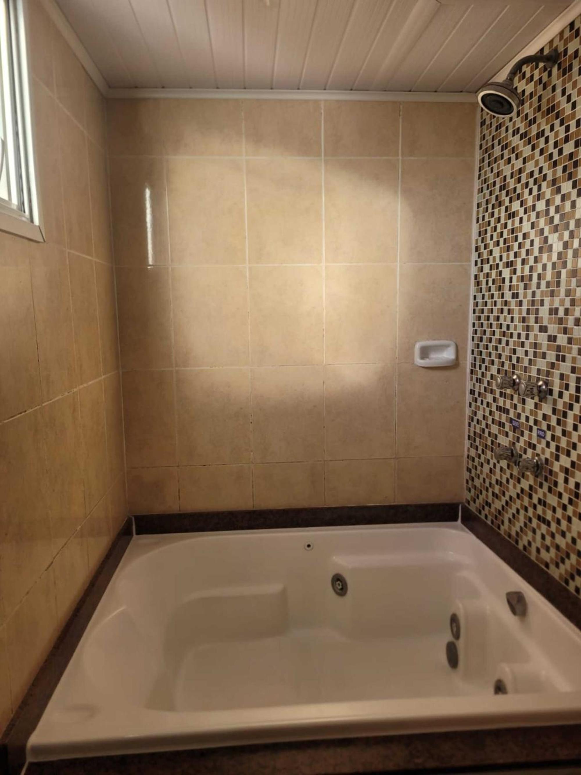Queen Suite with Spa Bath photo 2