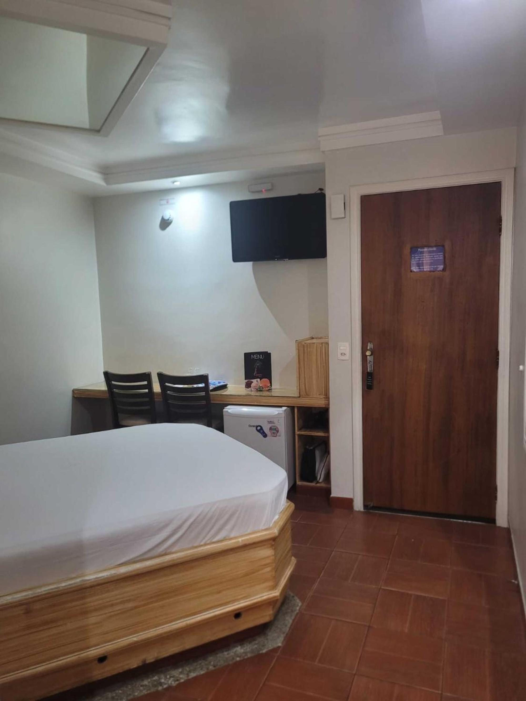 Queen Suite with Spa Bath photo 3