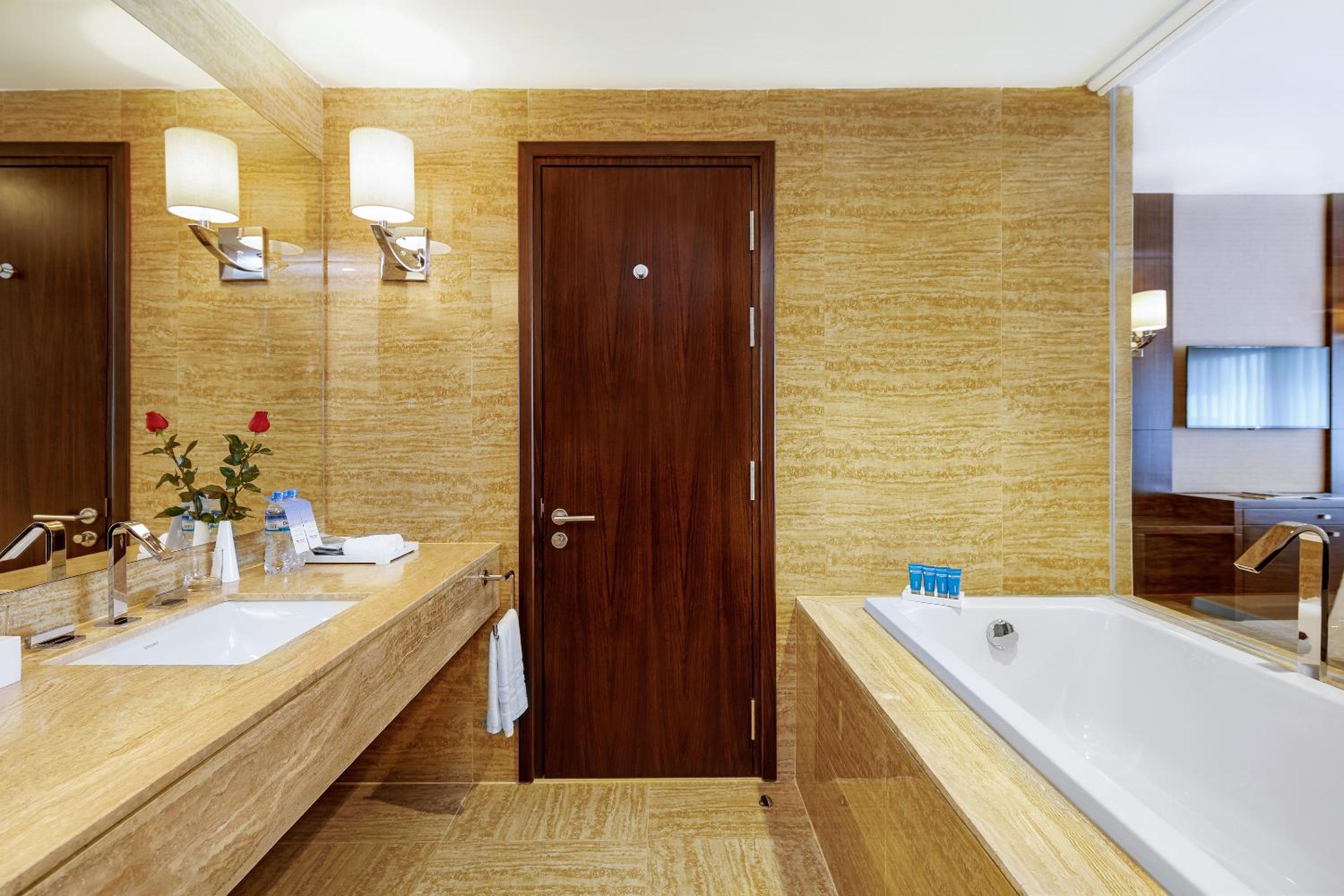 Deluxe Twin Room - Non-Smoking photo 2