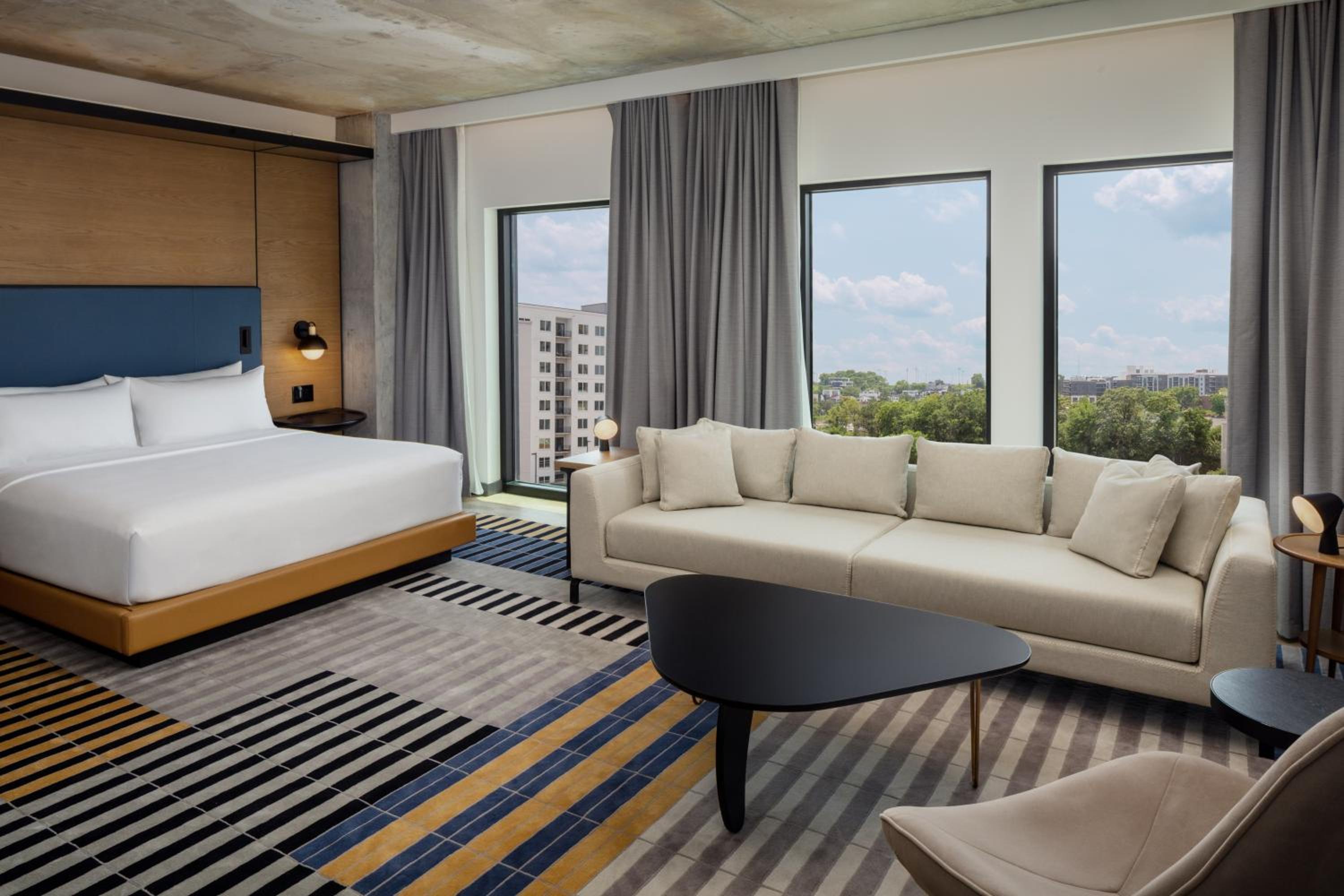 Deluxe King Room - Photo 6