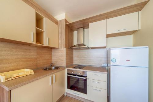 One-Bedroom Apartment with Sea View photo 2
